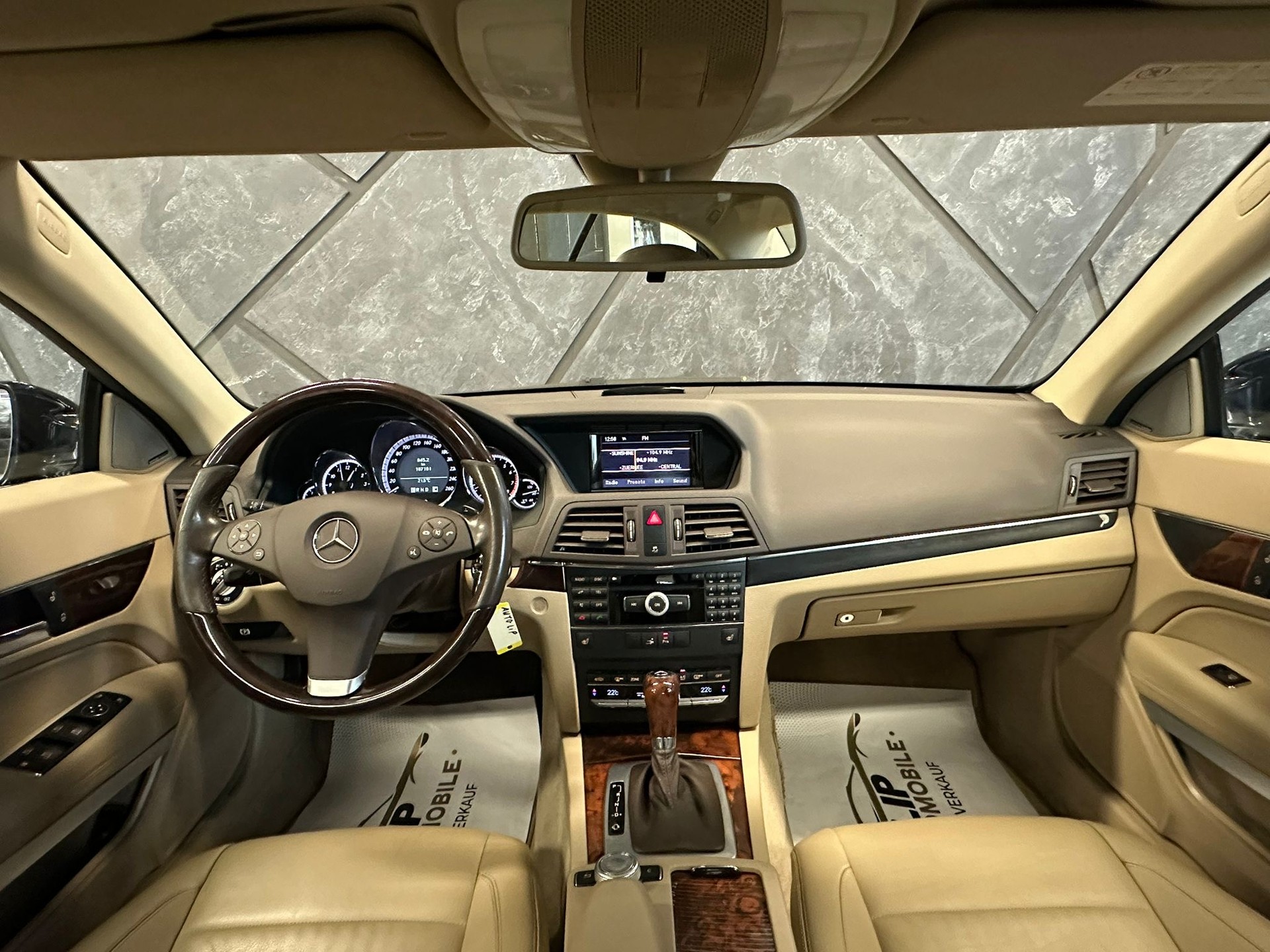 MERCEDES-BENZ E 350 CGI BlueEfficiency 7G-Tronic-image-8