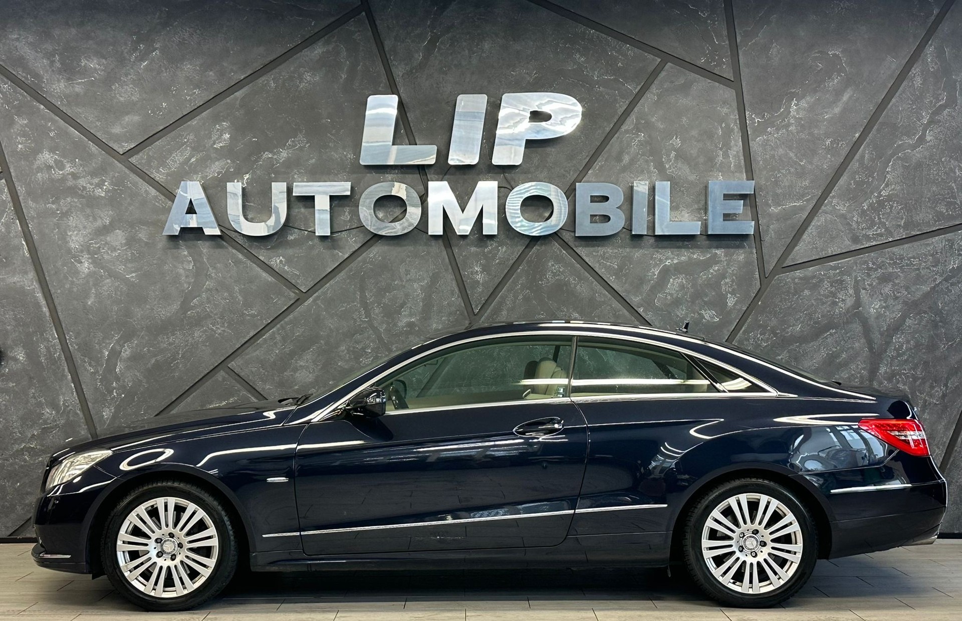 MERCEDES-BENZ E 350 CGI BlueEfficiency 7G-Tronic-image-4