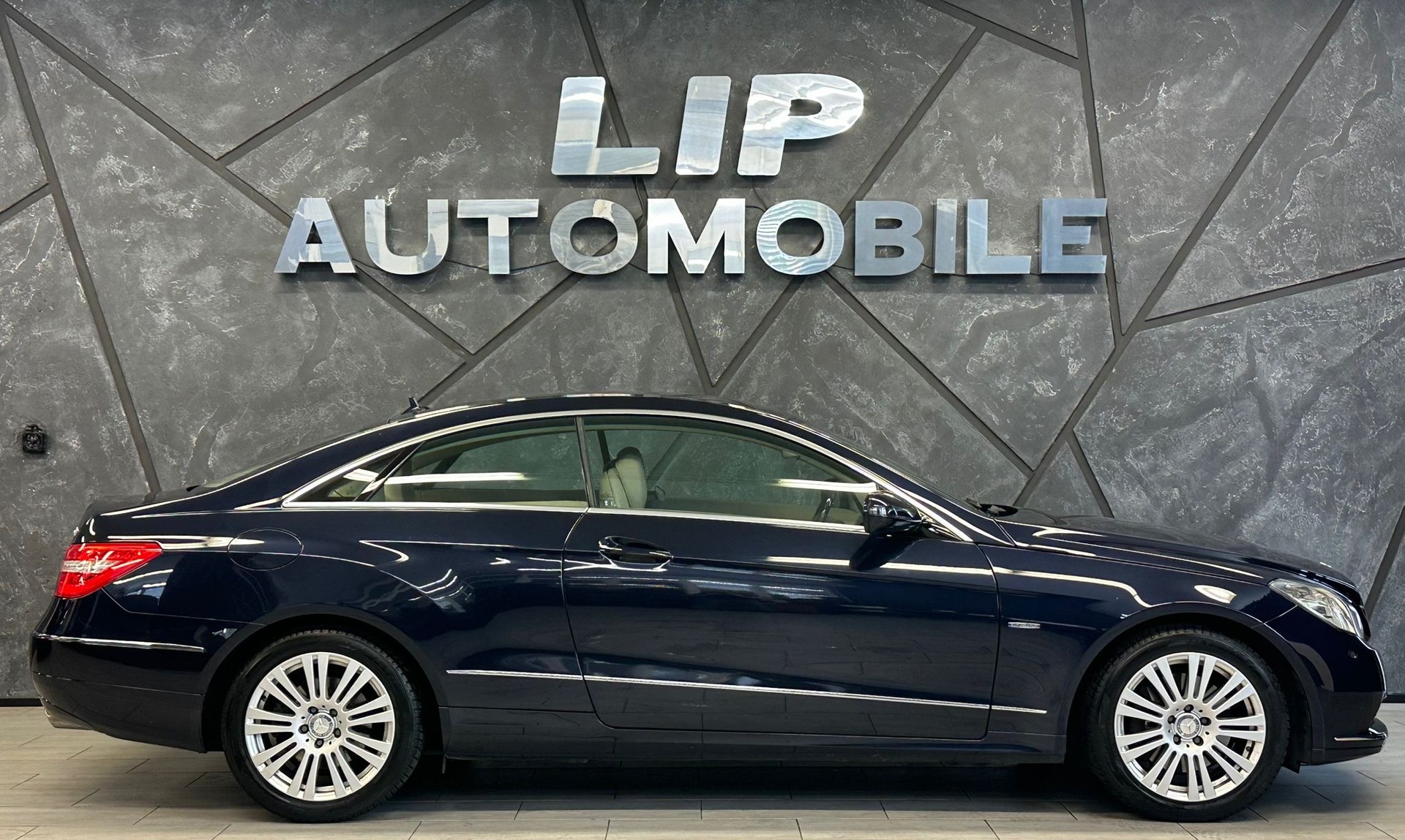 MERCEDES-BENZ E 350 CGI BlueEfficiency 7G-Tronic-image-3