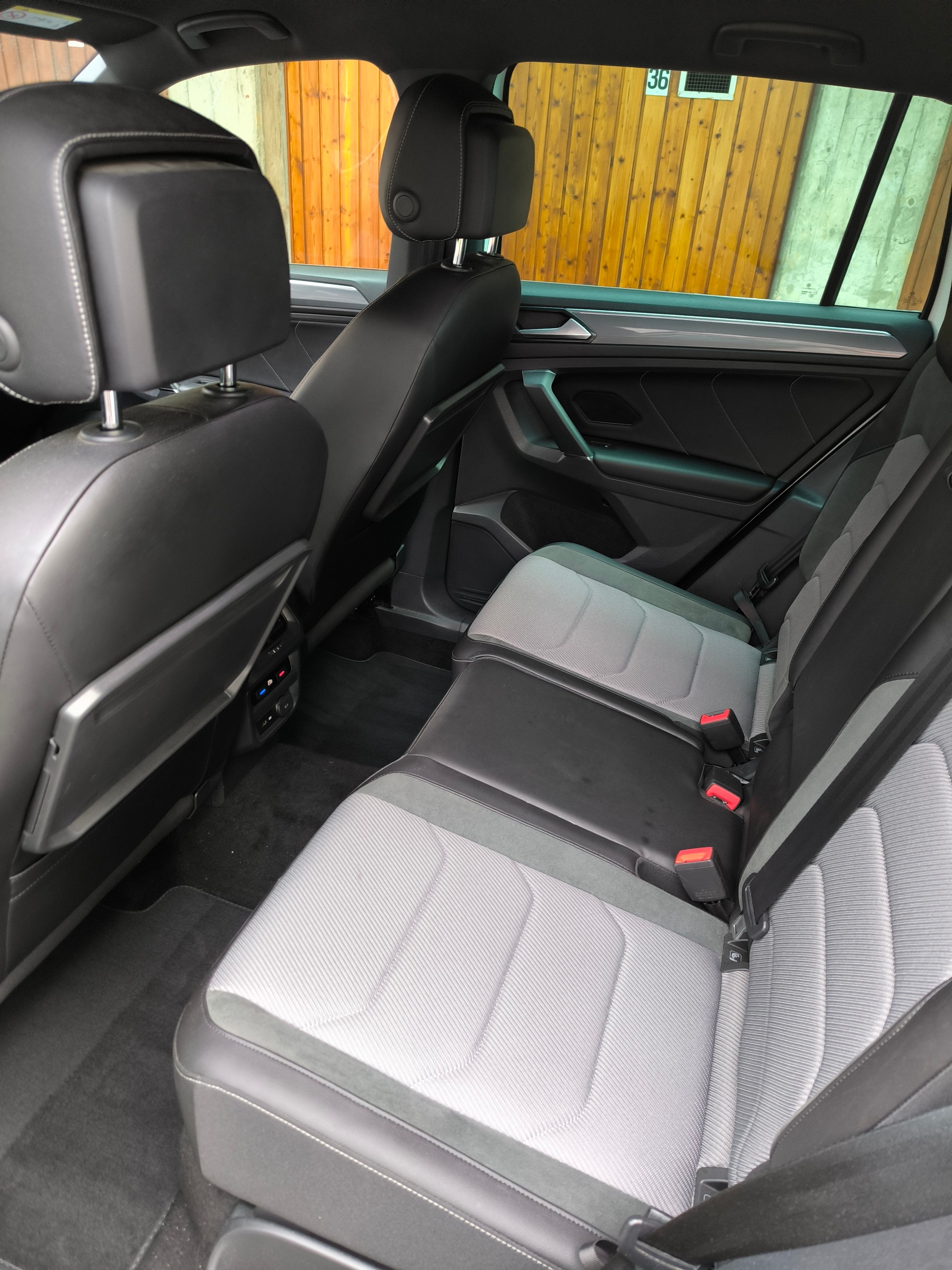 VW Tiguan 2.0 TDI SCR Highline 4Motion DSG-image-3