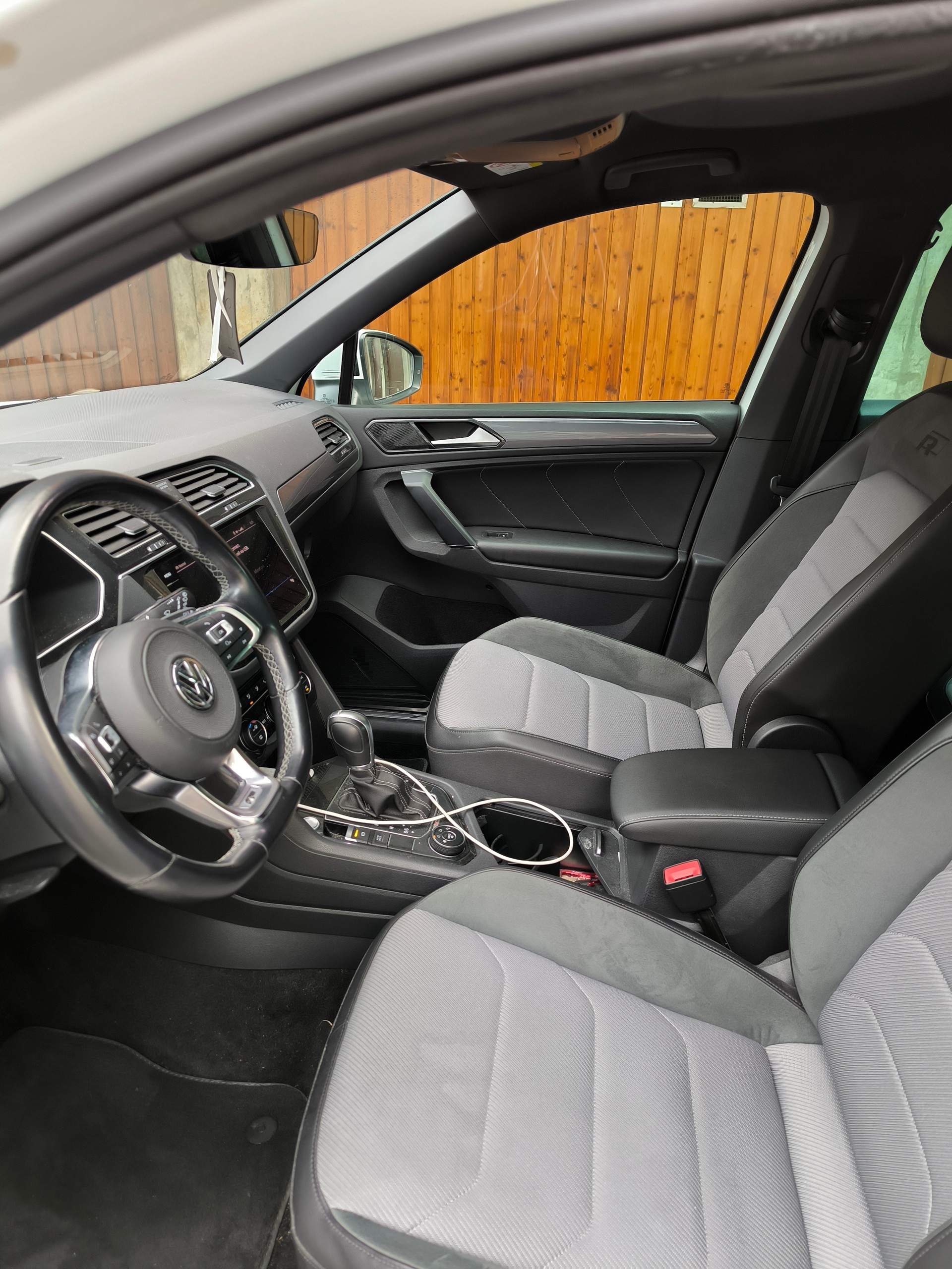 VW Tiguan 2.0 TDI SCR Highline 4Motion DSG-image-4