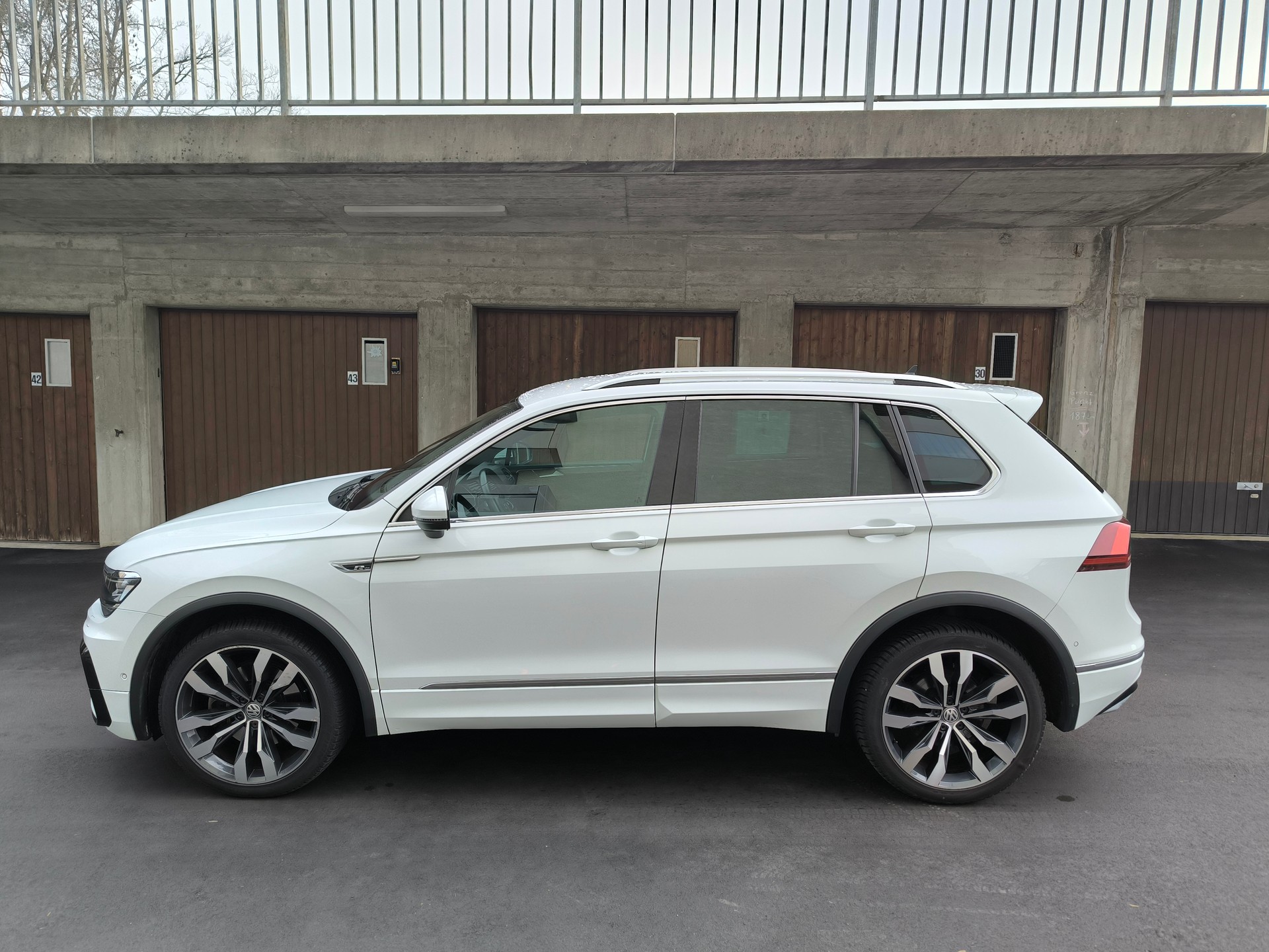 VW Tiguan 2.0 TDI SCR Highline 4Motion DSG-image-1