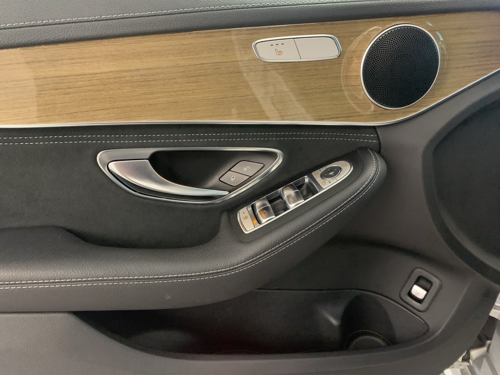 MERCEDES-BENZ C 250 AMG Line-image-9