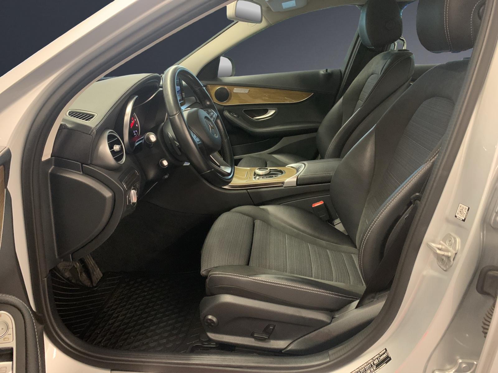 MERCEDES-BENZ C 250 AMG Line-image-5