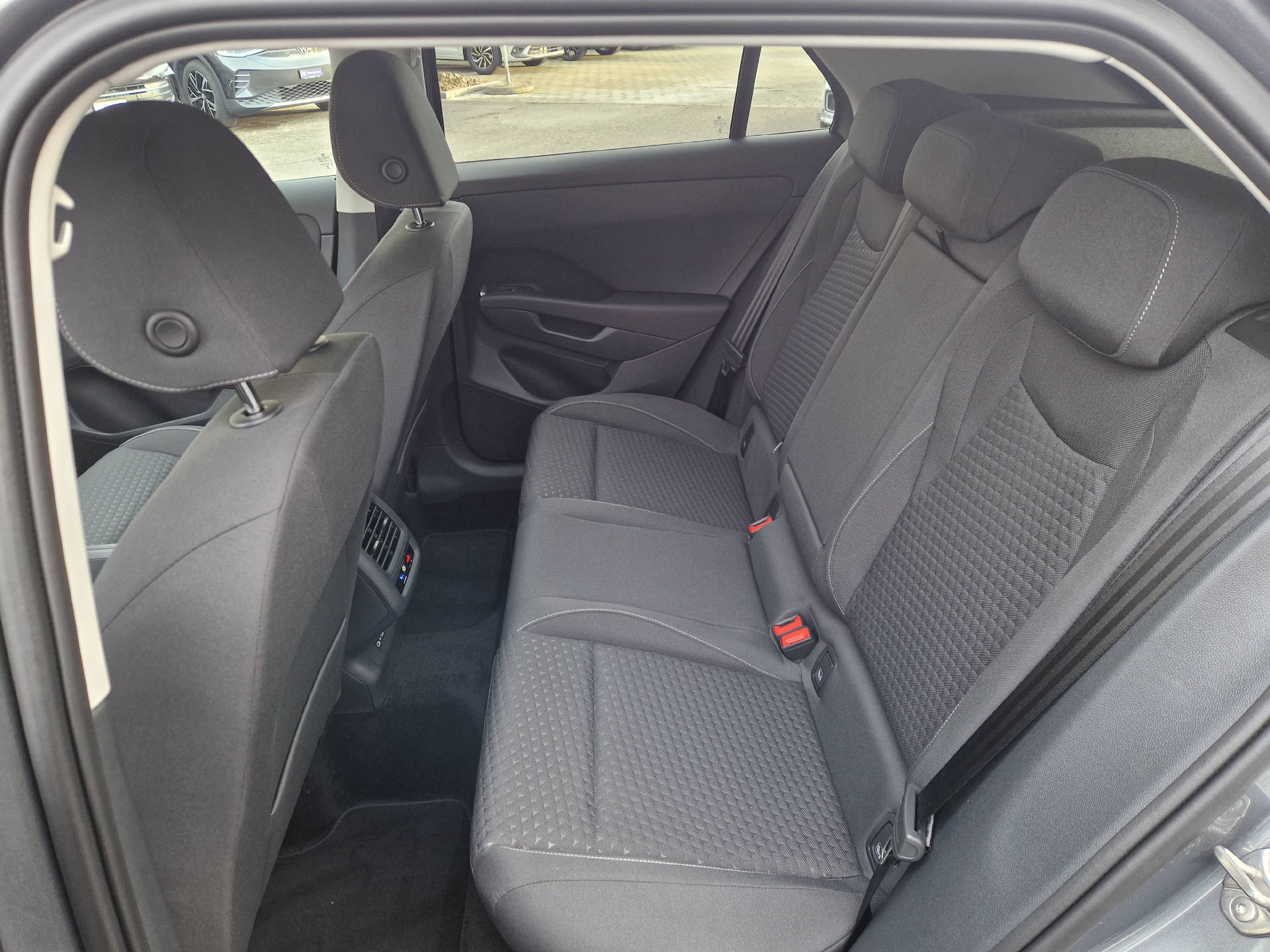 VW T-Roc 1.5 eTSI Life DSG-image-6