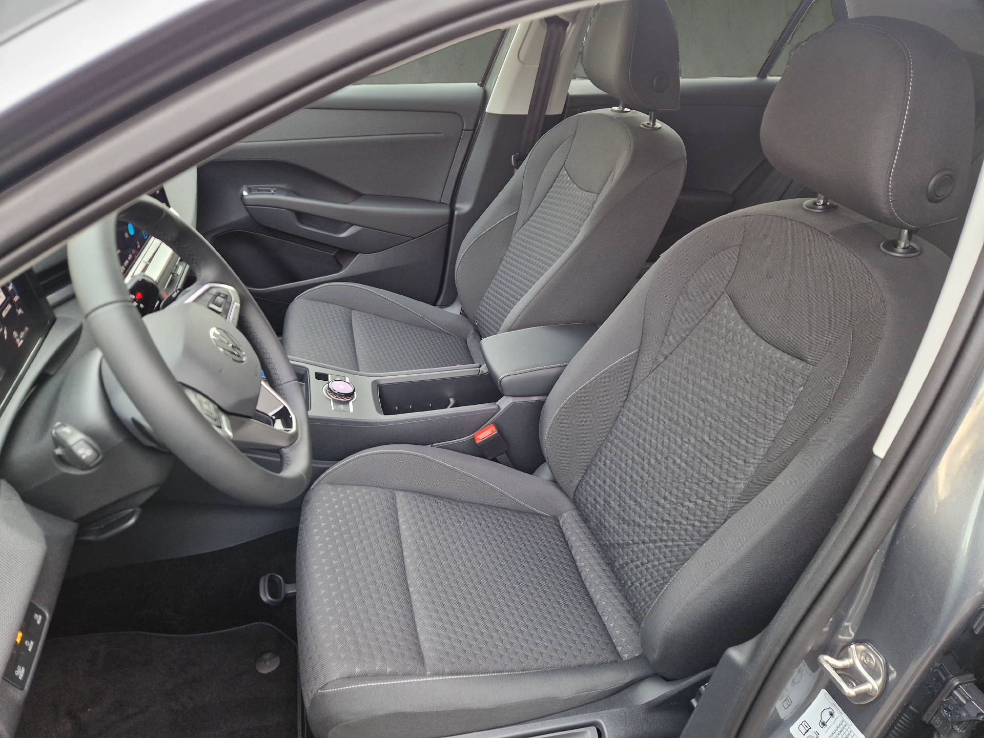 VW T-Roc 1.5 eTSI Life DSG-image-5