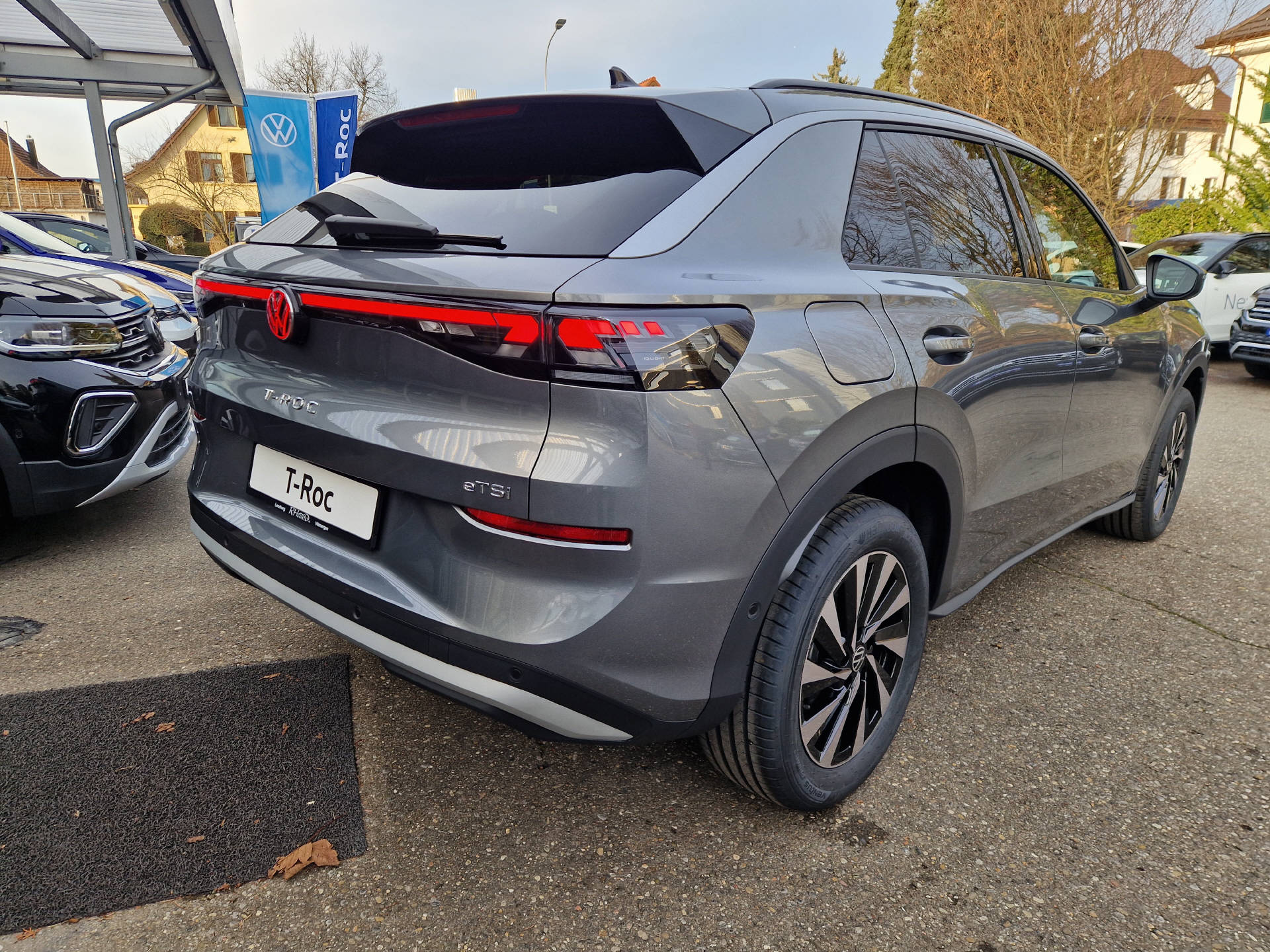 VW T-Roc 1.5 eTSI Life DSG-image-3