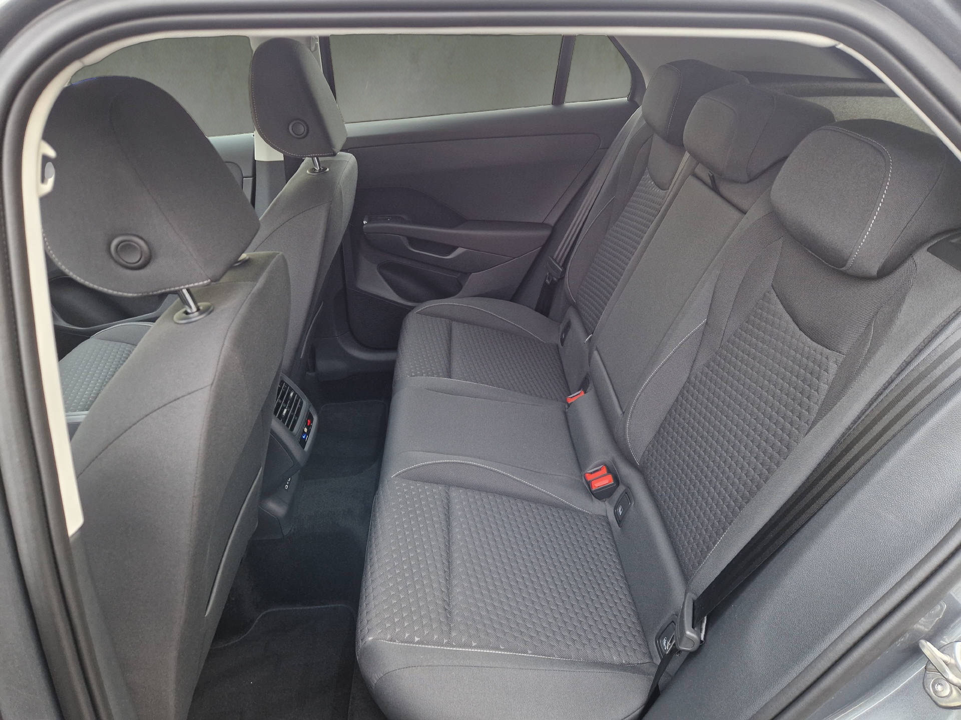 VW T-Roc 1.5 eTSI Life DSG-image-6