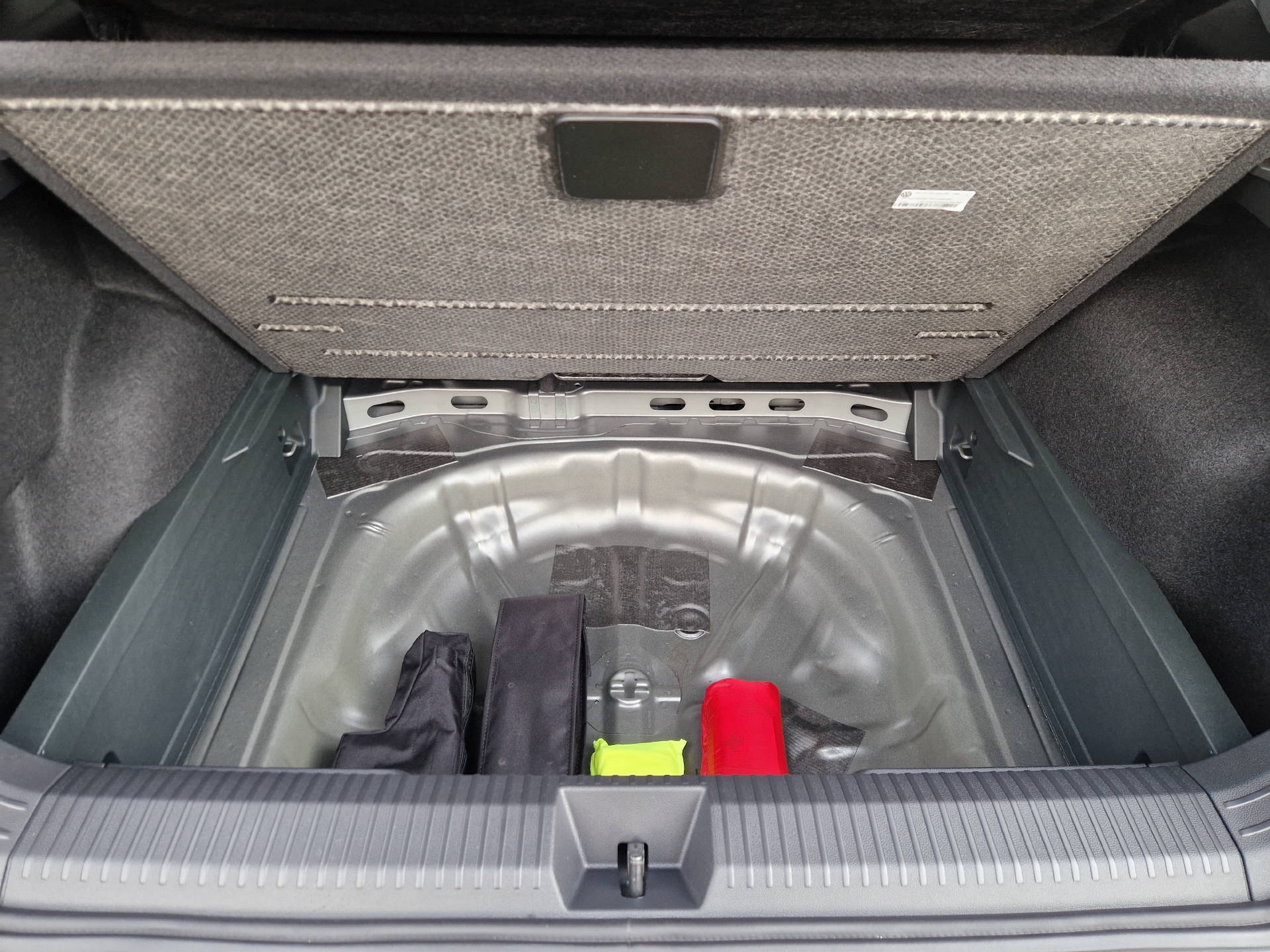 VW T-Roc 1.5 eTSI Life DSG-image-16