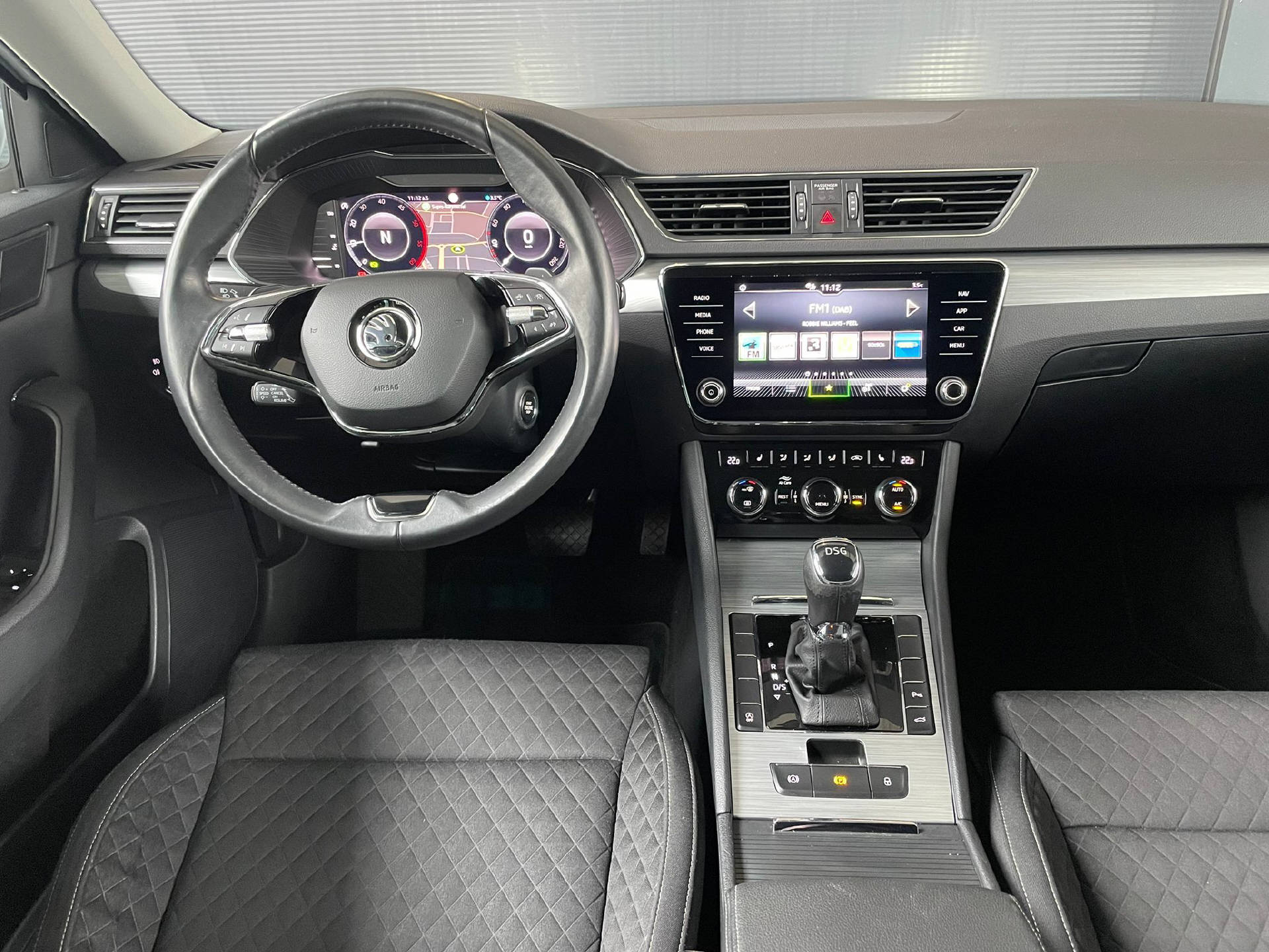 SKODA Superb Combi 2.0 TDI Ambition DSG-image-6