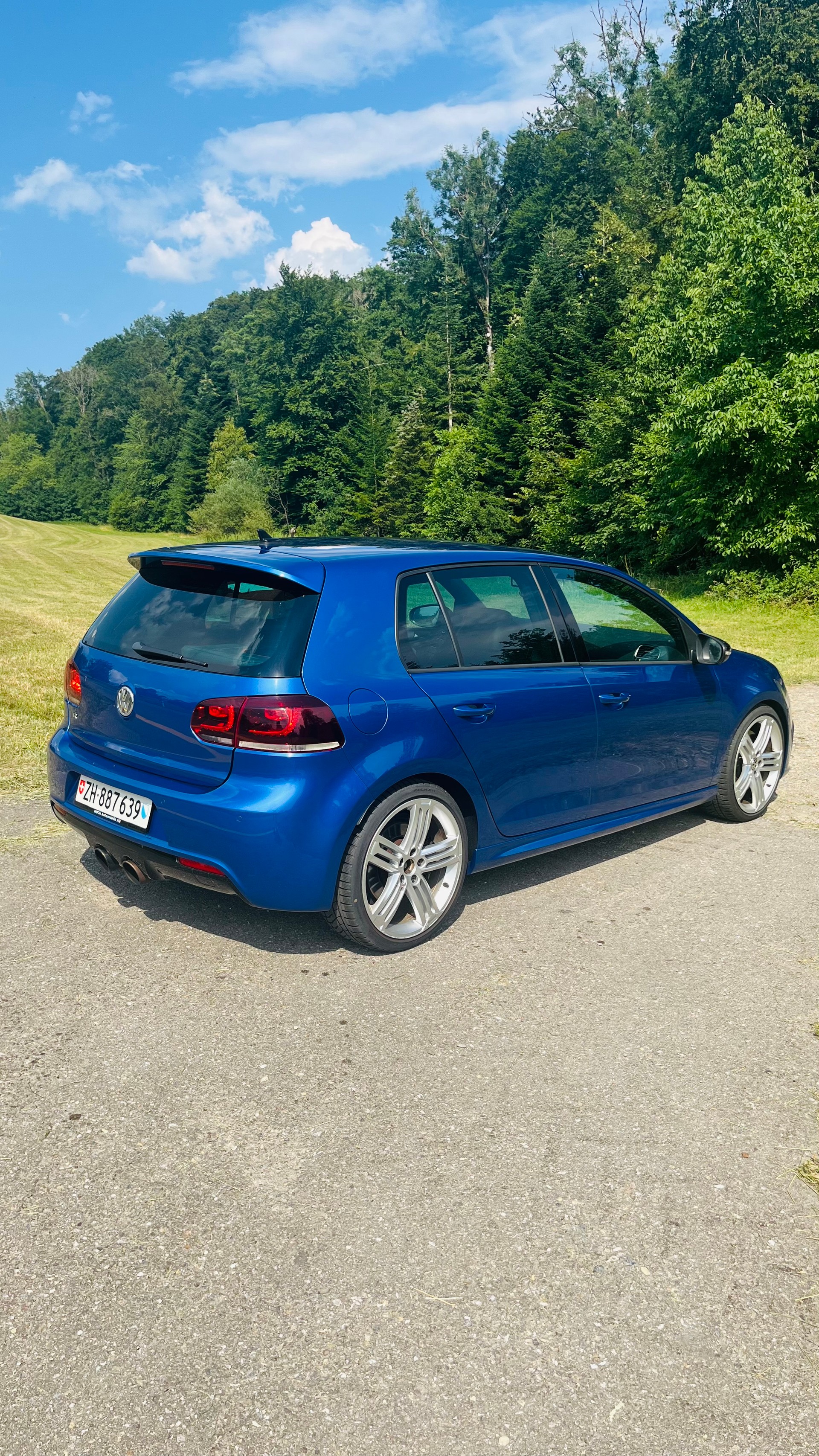 VW Golf 2.0 TSI R 4Motion-image-1