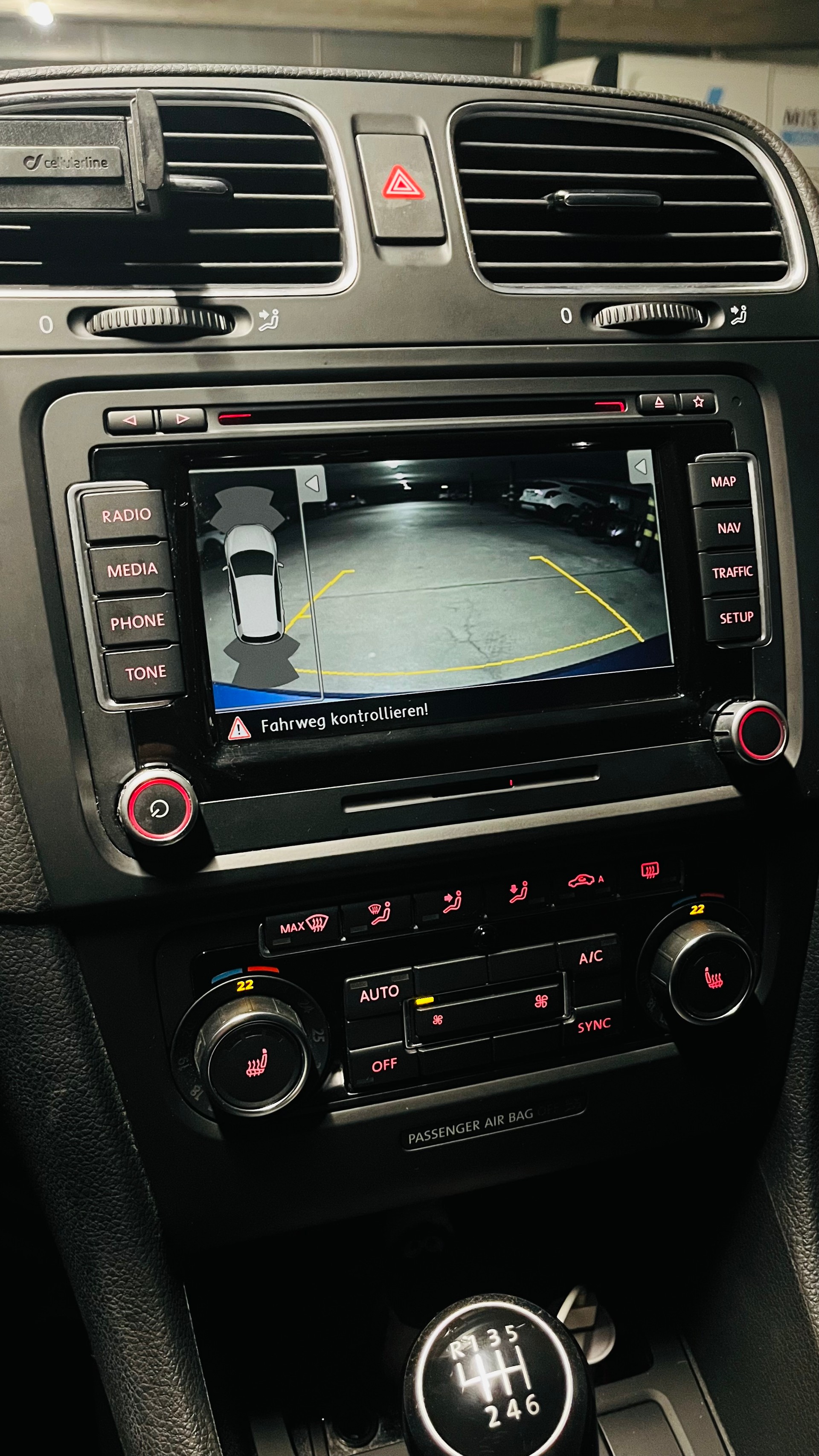VW Golf 2.0 TSI R 4Motion-image-4