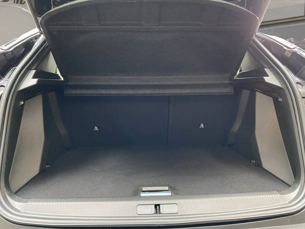 PEUGEOT 2008 Hybrid 145 e-DCS6 Allure Premium-image-9