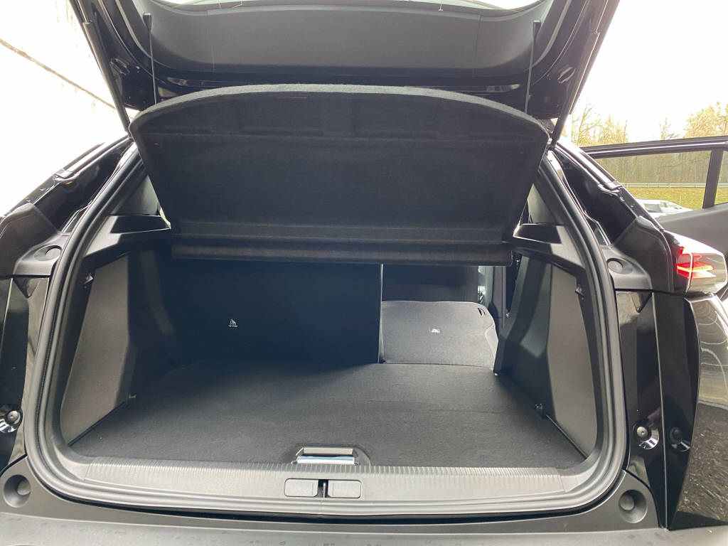PEUGEOT 2008 Hybrid 145 e-DCS6 Allure Premium-image-10