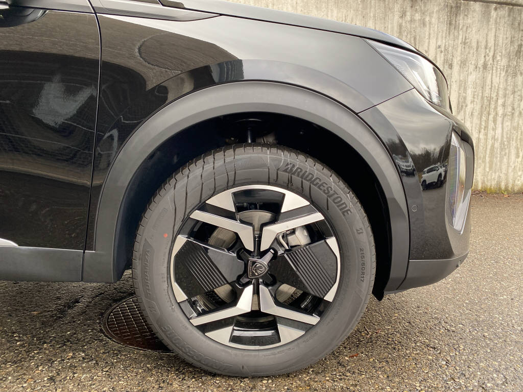 PEUGEOT 2008 Hybrid 145 e-DCS6 Allure Premium-image-11
