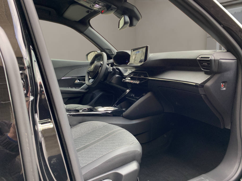 PEUGEOT 2008 Hybrid 145 e-DCS6 Allure Premium-image-5