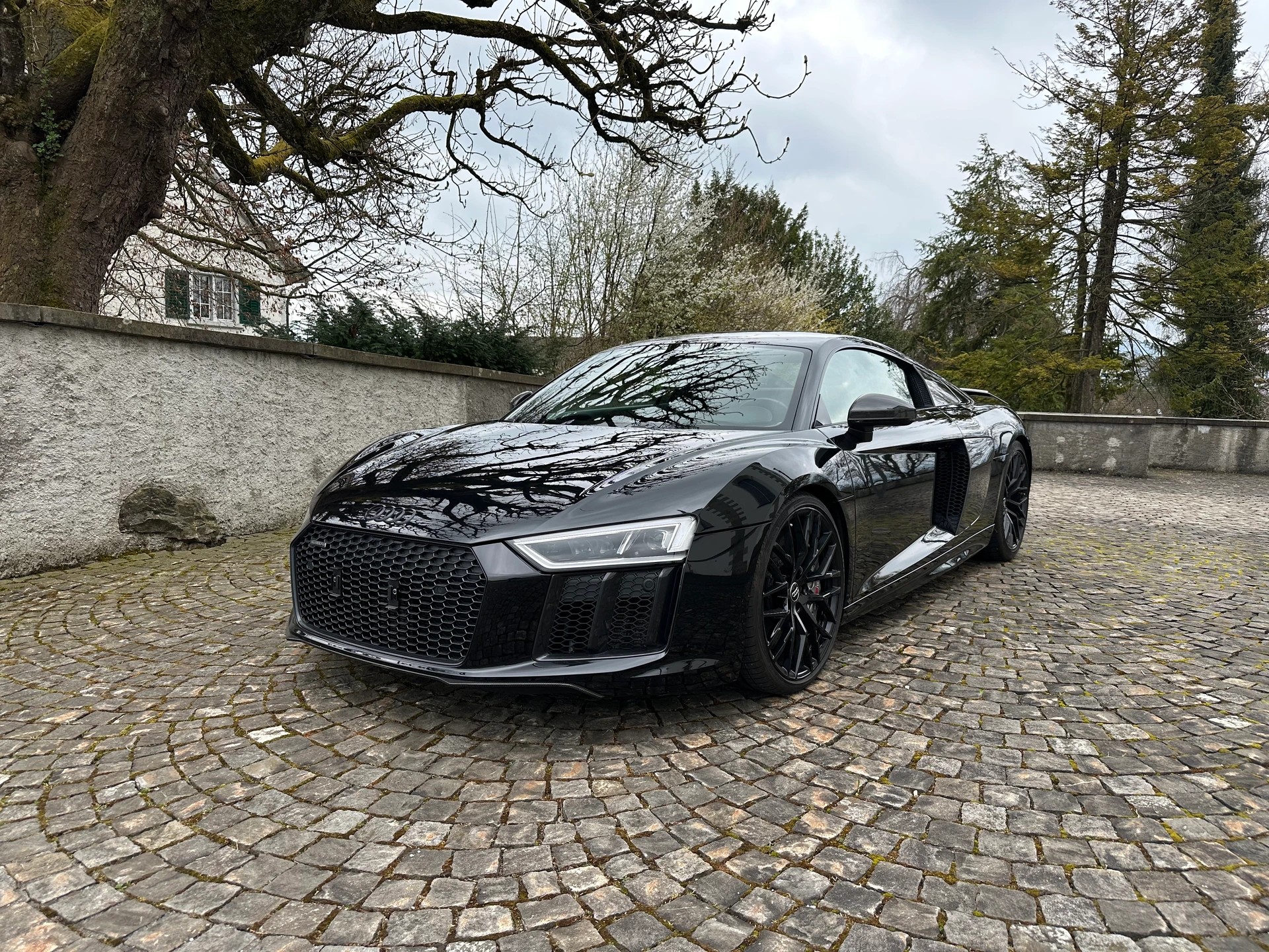 AUDI R8 Coupé 5.2 plus S-Tronic / Frisch ab MFK / Ohne OPF / 36 Monate Garantie exkl. / Keramik / Bang & Olufsen-image-0