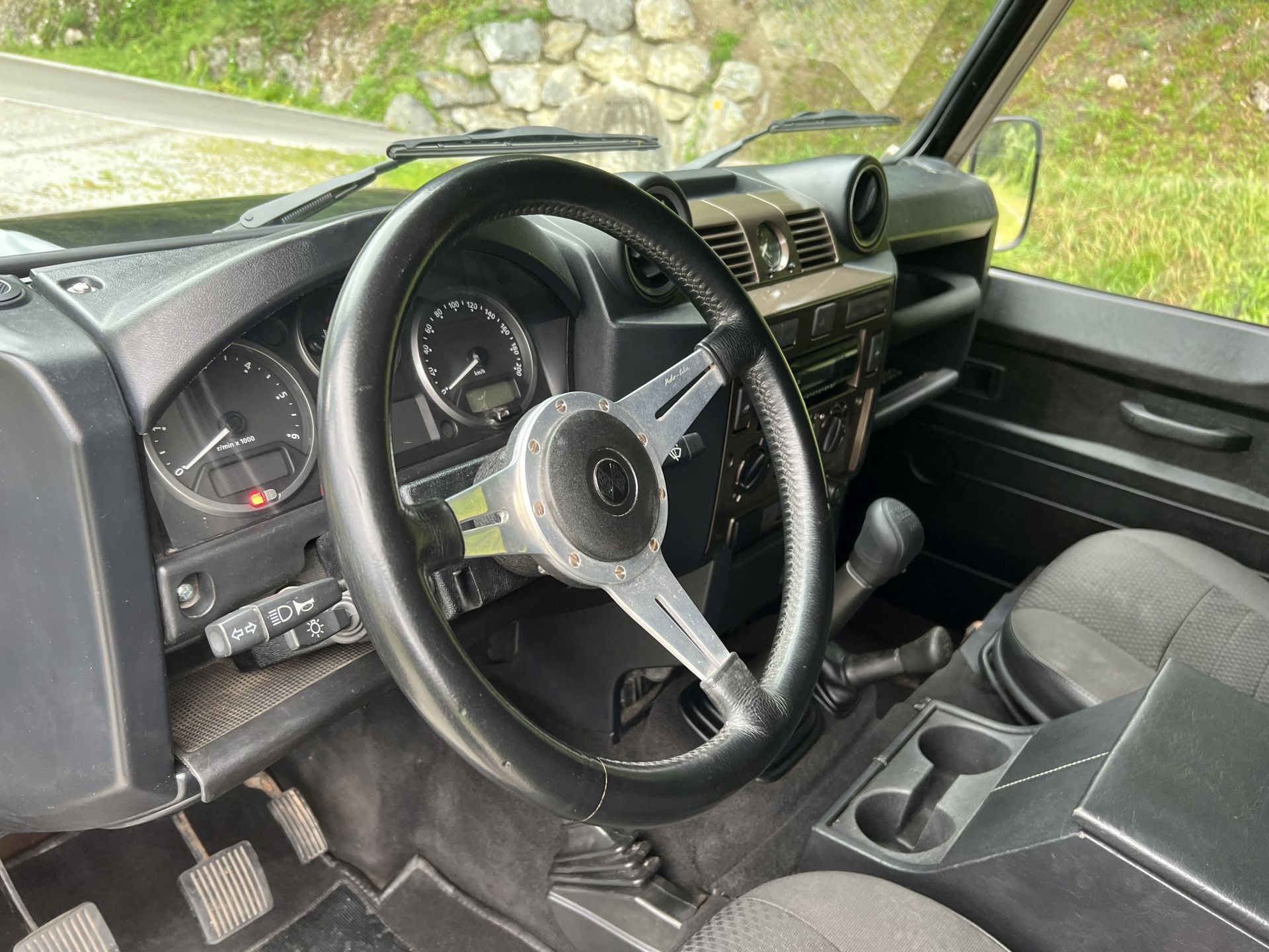 LAND ROVER Defender 130 2.4 Td4 DCPU Avus Portalachsen-image-14