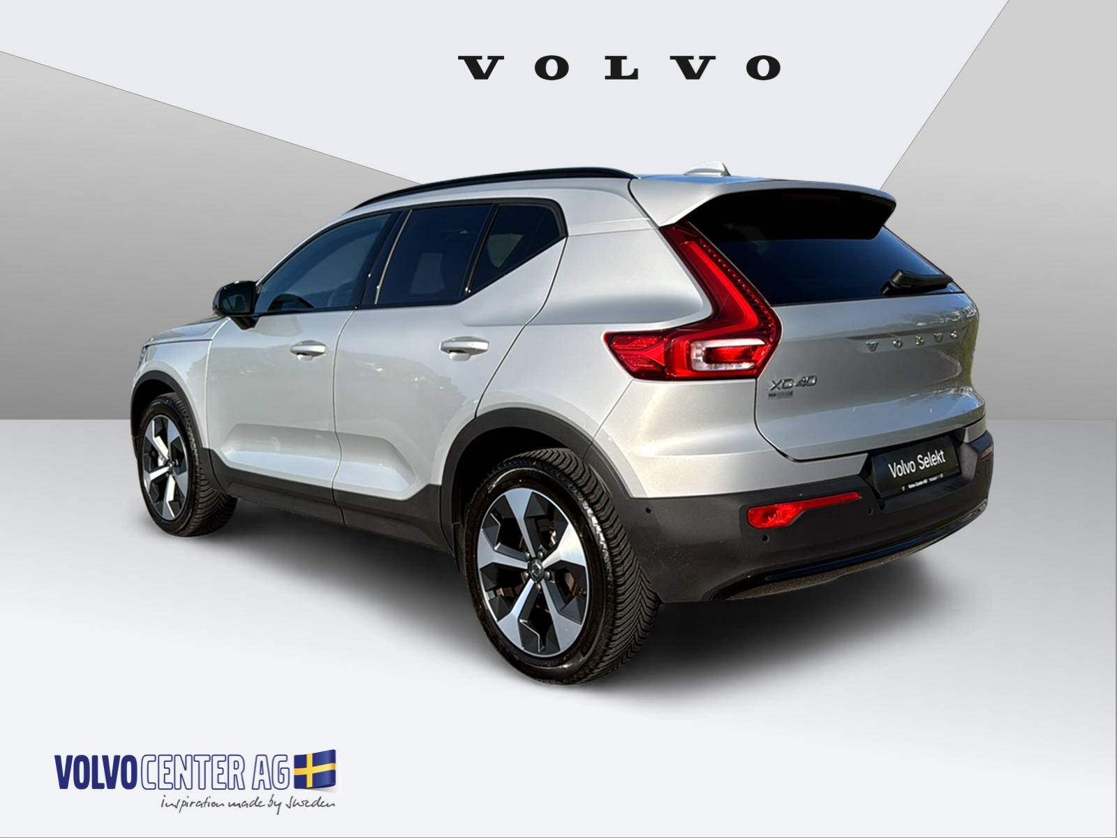VOLVO XC40 2.0 B3 MH Plus Dark-image-2