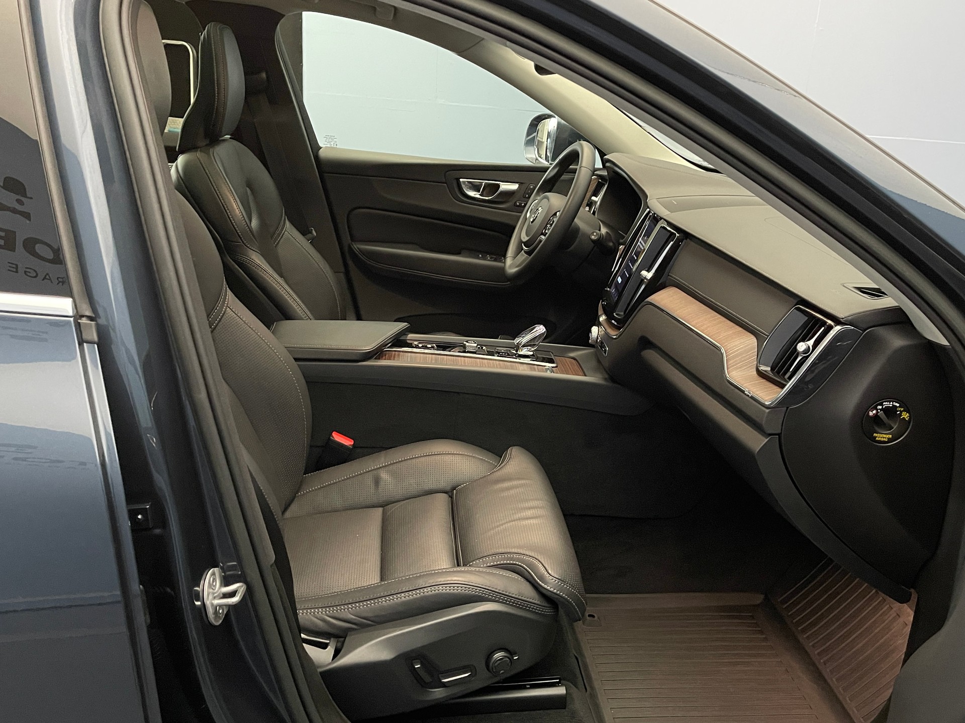 VOLVO XC60 2.0 T8 TE Ultimate Bright eAWD-image-9