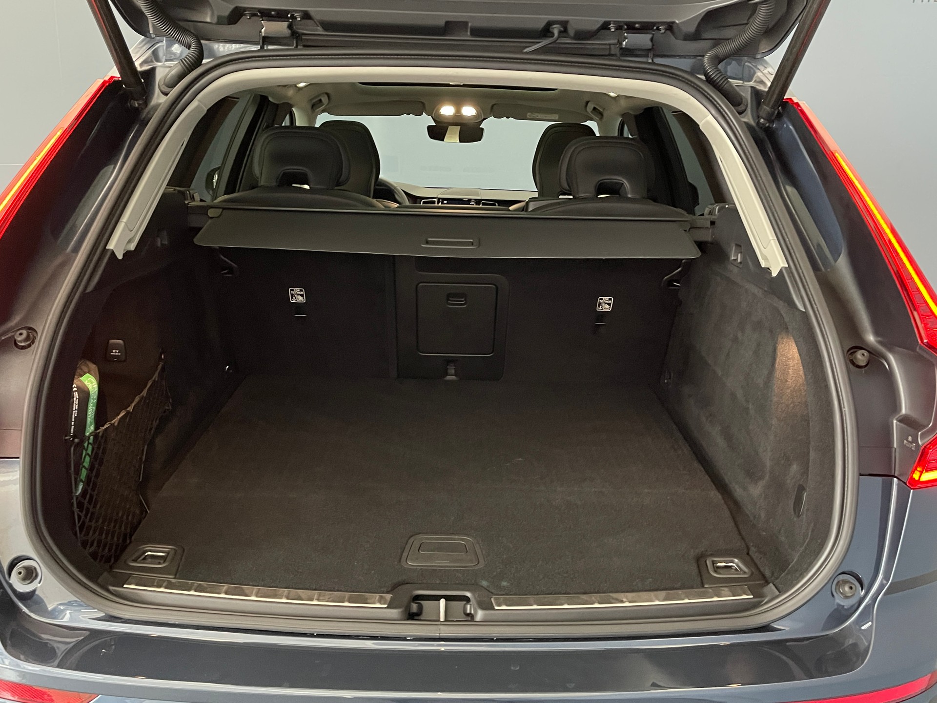 VOLVO XC60 2.0 T8 TE Ultimate Bright eAWD-image-12