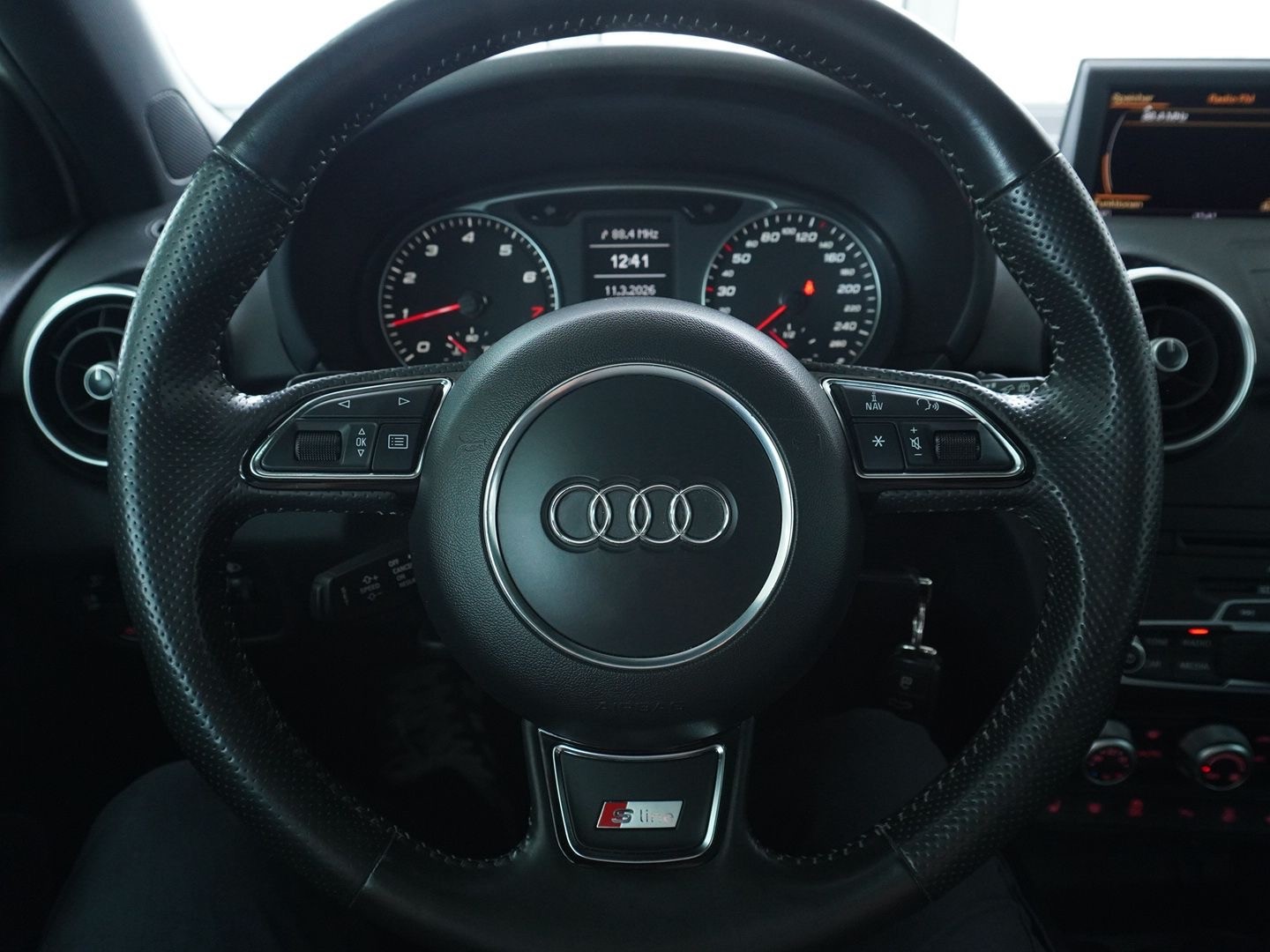 AUDI A1 Sport 1.4 TFSI Ambition S-tronic-image-7