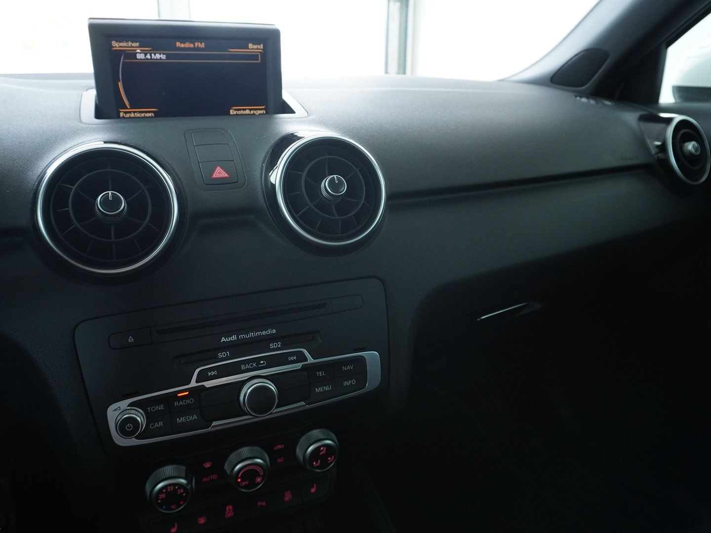 AUDI A1 Sport 1.4 TFSI Ambition S-tronic-image-8