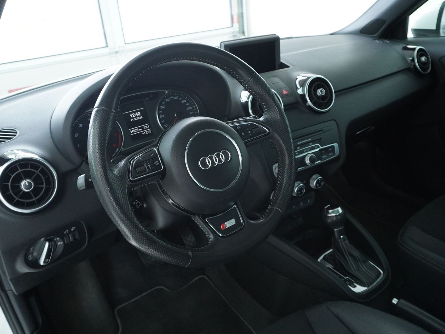 AUDI A1 Sport 1.4 TFSI Ambition S-tronic-image-2