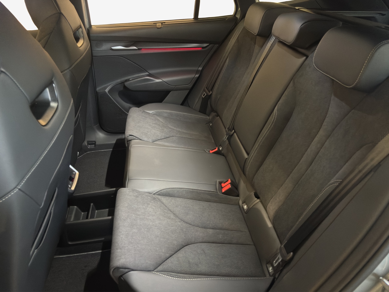 SKODA Enyaq 85x Sportline 4x4-image-8