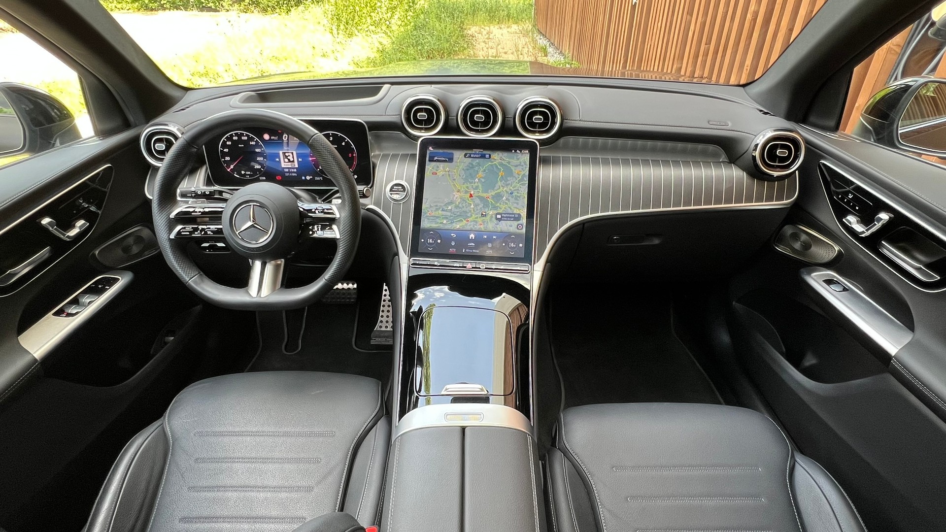 MERCEDES-BENZ GLC 300 d 4MATIC AMG LINE BLACK 9G-TRONIC l 269 PS-image-19