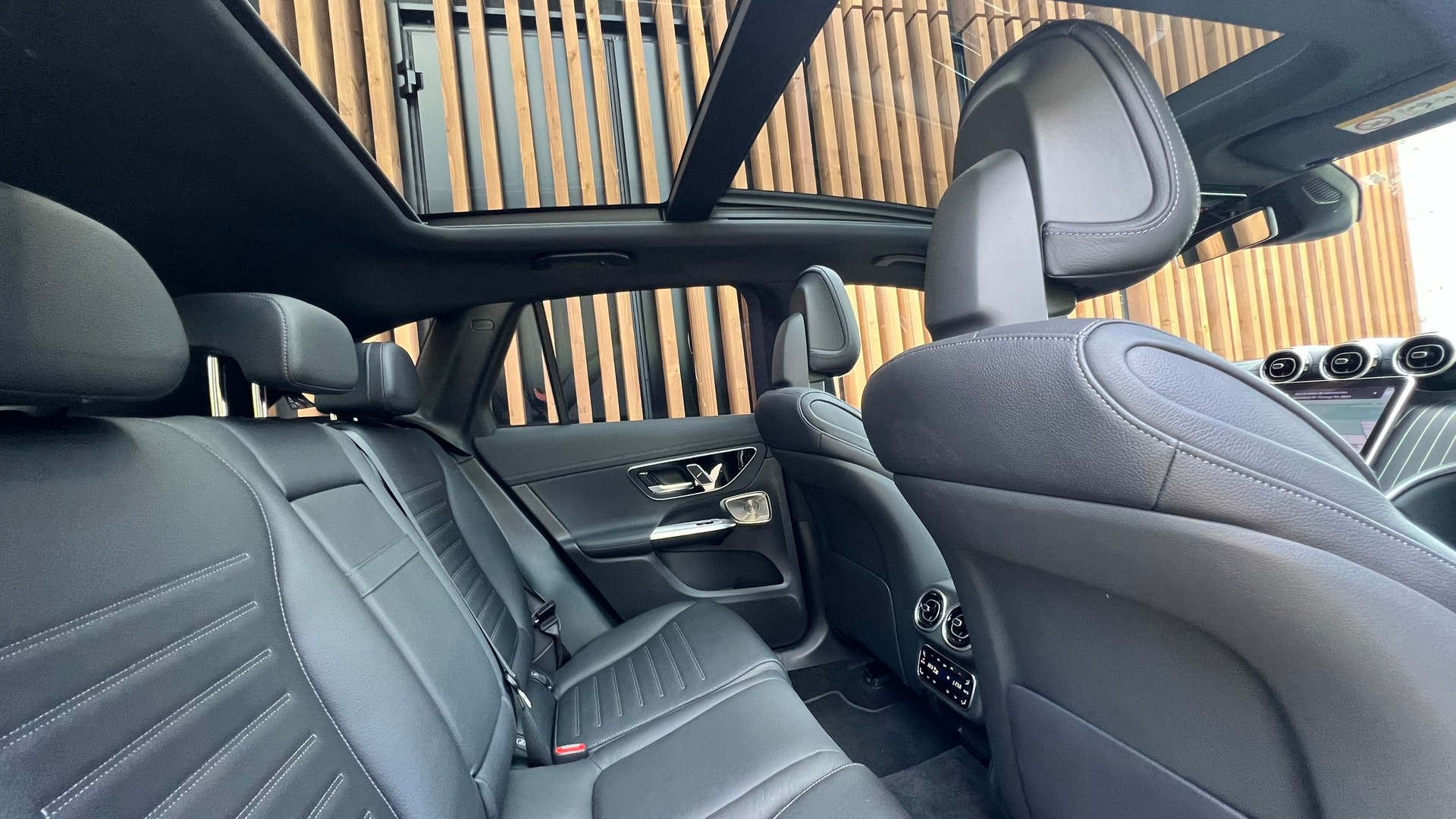 MERCEDES-BENZ GLC 300 d 4MATIC AMG LINE BLACK 9G-TRONIC l 269 PS-image-27