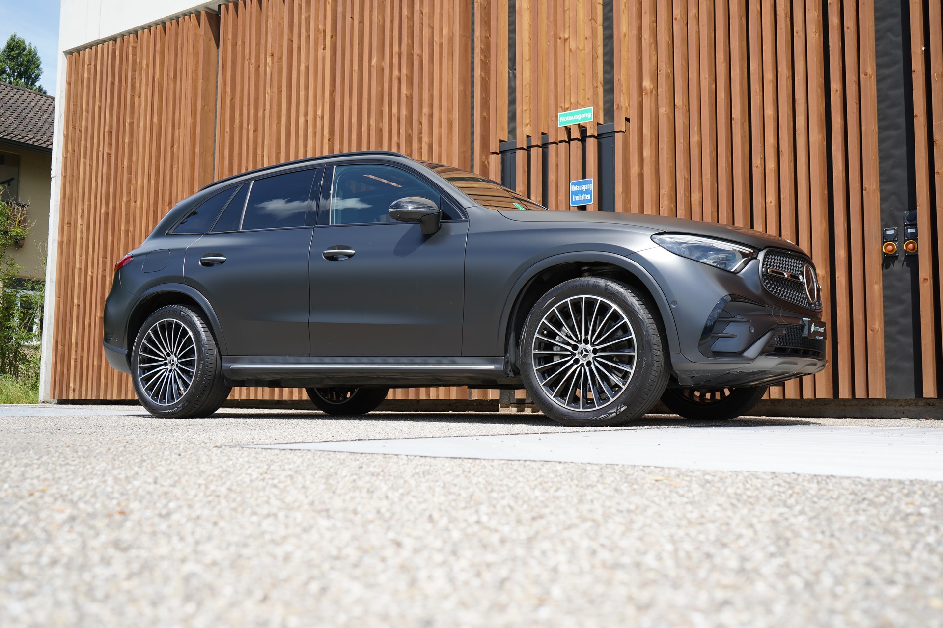 MERCEDES-BENZ GLC 300 d 4MATIC AMG LINE BLACK 9G-TRONIC l 269 PS-image-11