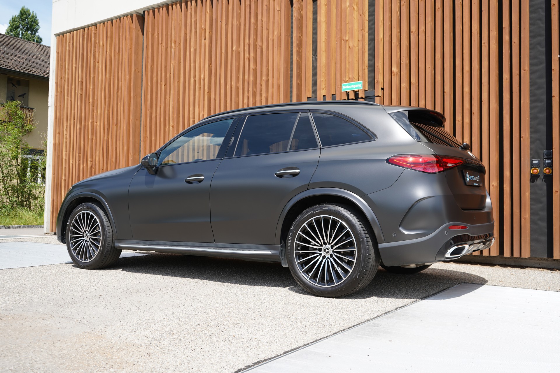 MERCEDES-BENZ GLC 300 d 4MATIC AMG LINE BLACK 9G-TRONIC l 269 PS-image-6