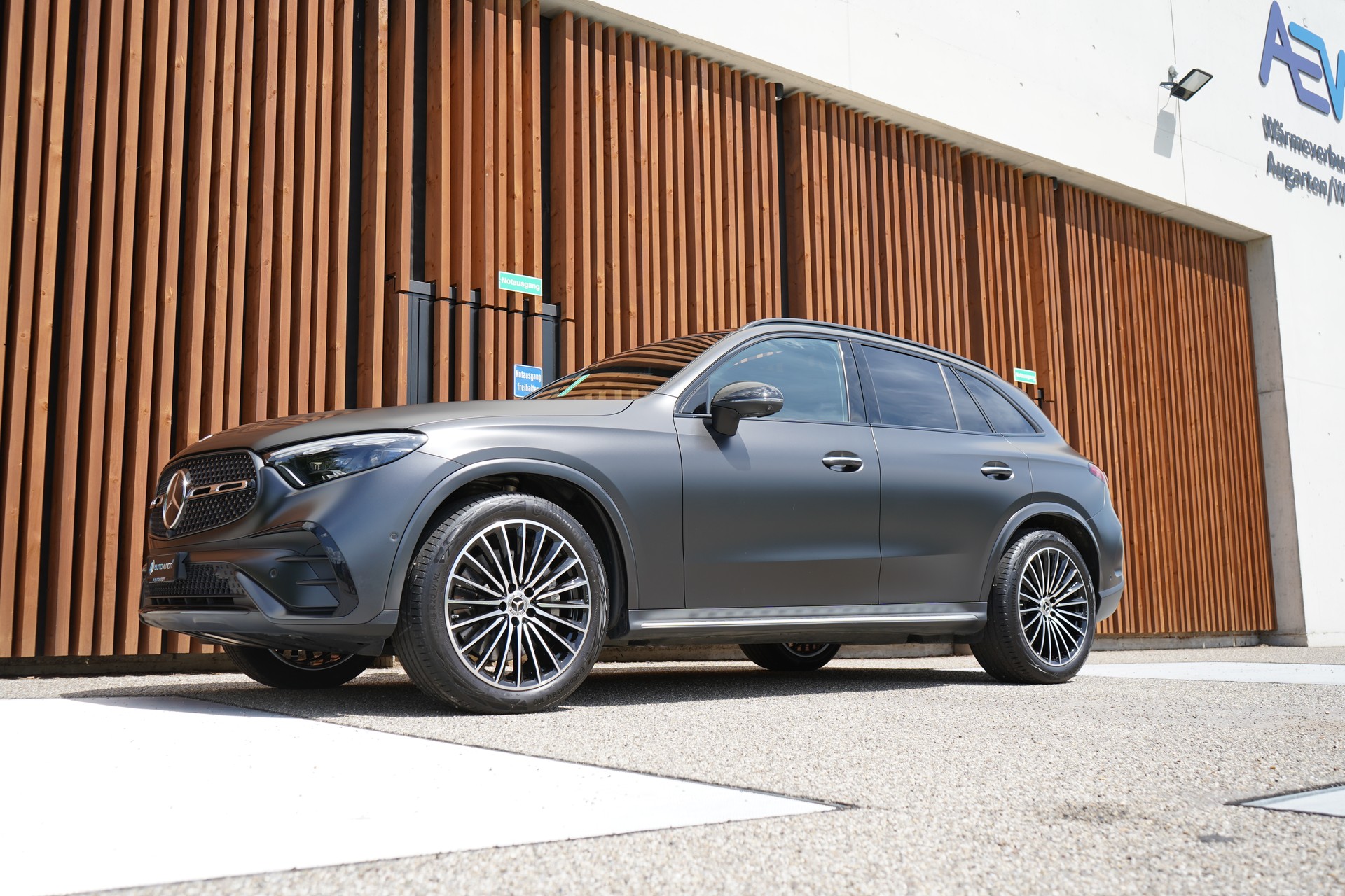 MERCEDES-BENZ GLC 300 d 4MATIC AMG LINE BLACK 9G-TRONIC l 269 PS-image-5