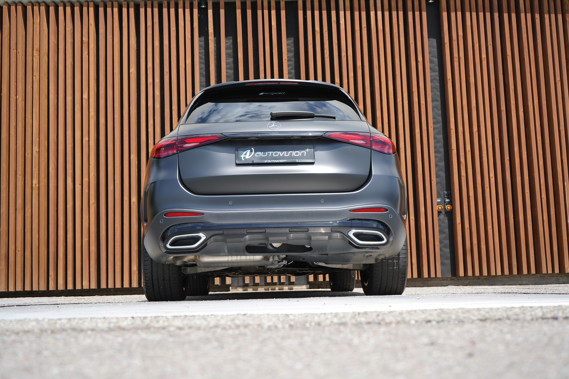 MERCEDES-BENZ GLC 300 d 4MATIC AMG LINE BLACK 9G-TRONIC l 269 PS-image-15
