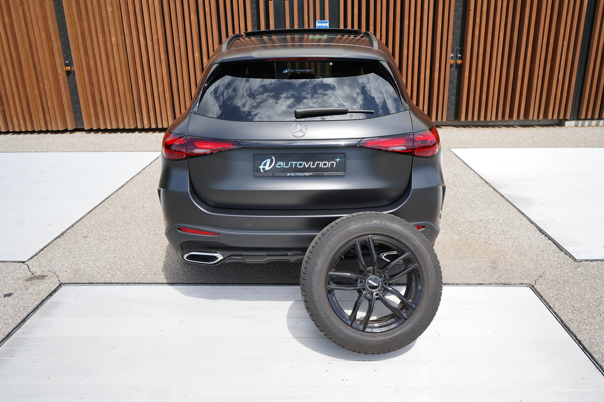 MERCEDES-BENZ GLC 300 d 4MATIC AMG LINE BLACK 9G-TRONIC l 269 PS-image-16