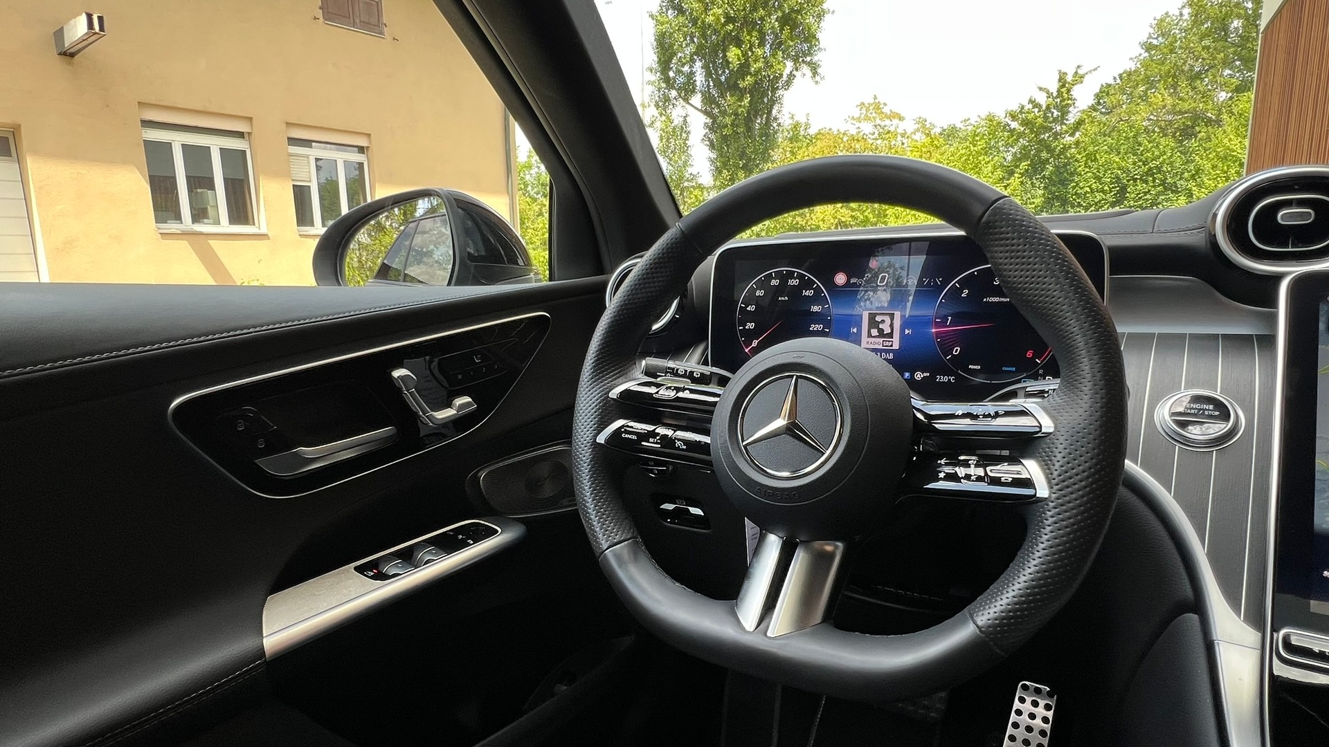 MERCEDES-BENZ GLC 300 d 4MATIC AMG LINE BLACK 9G-TRONIC l 269 PS-image-21