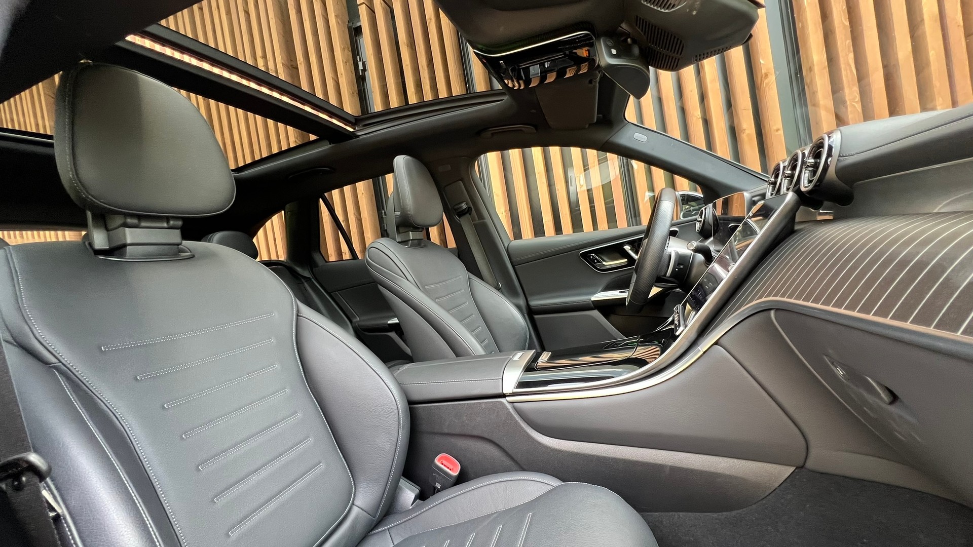 MERCEDES-BENZ GLC 300 d 4MATIC AMG LINE BLACK 9G-TRONIC l 269 PS-image-25