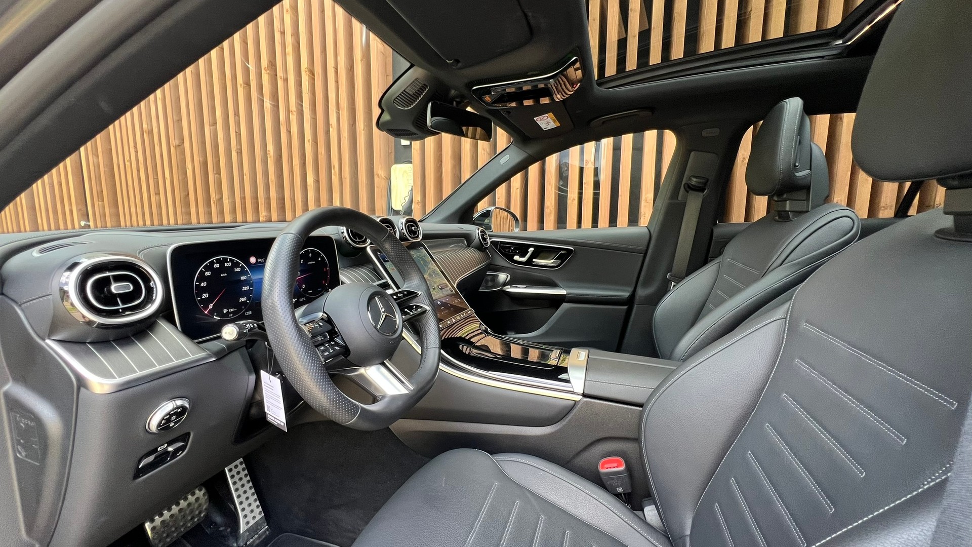 MERCEDES-BENZ GLC 300 d 4MATIC AMG LINE BLACK 9G-TRONIC l 269 PS-image-24