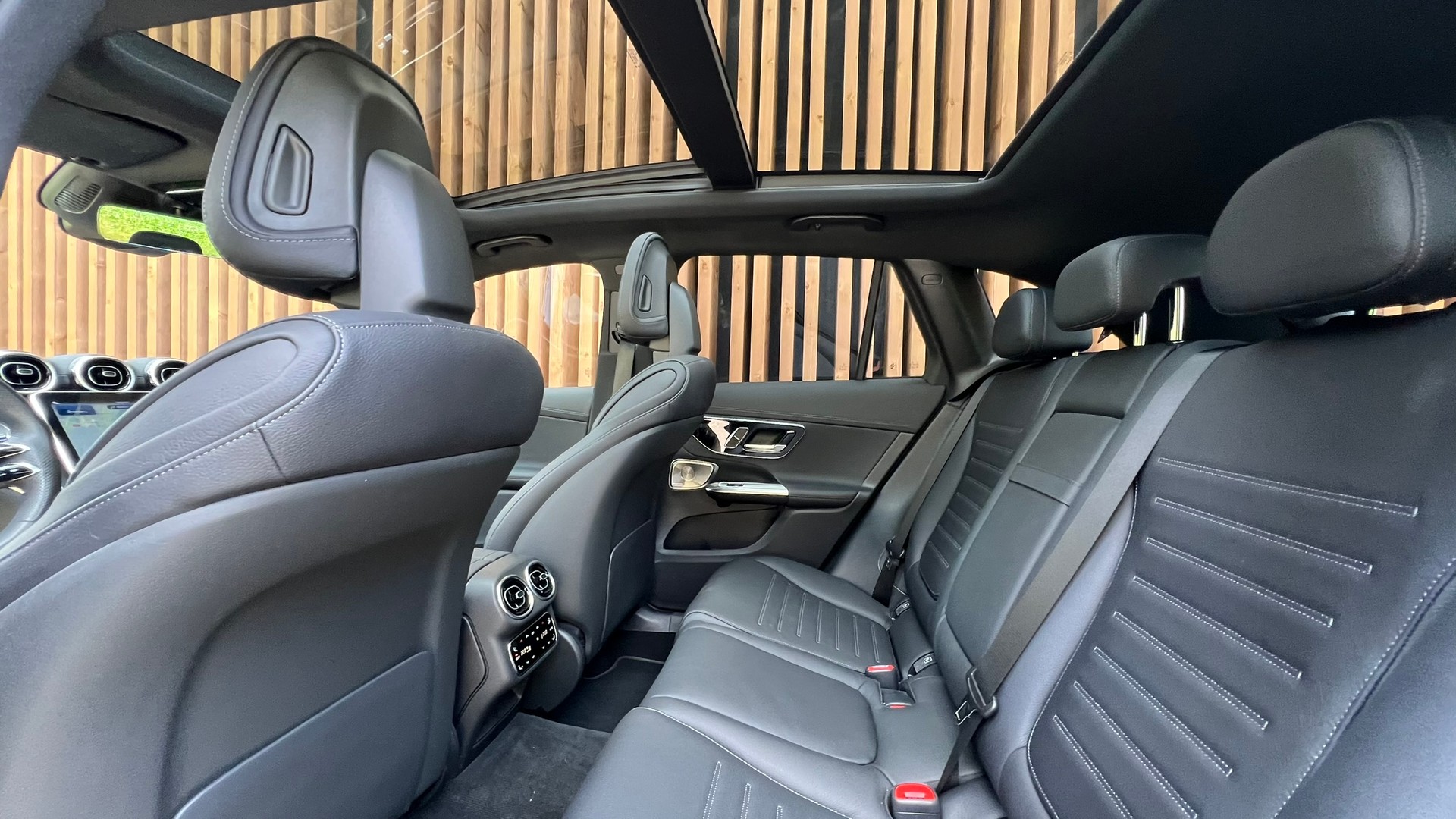 MERCEDES-BENZ GLC 300 d 4MATIC AMG LINE BLACK 9G-TRONIC l 269 PS-image-28