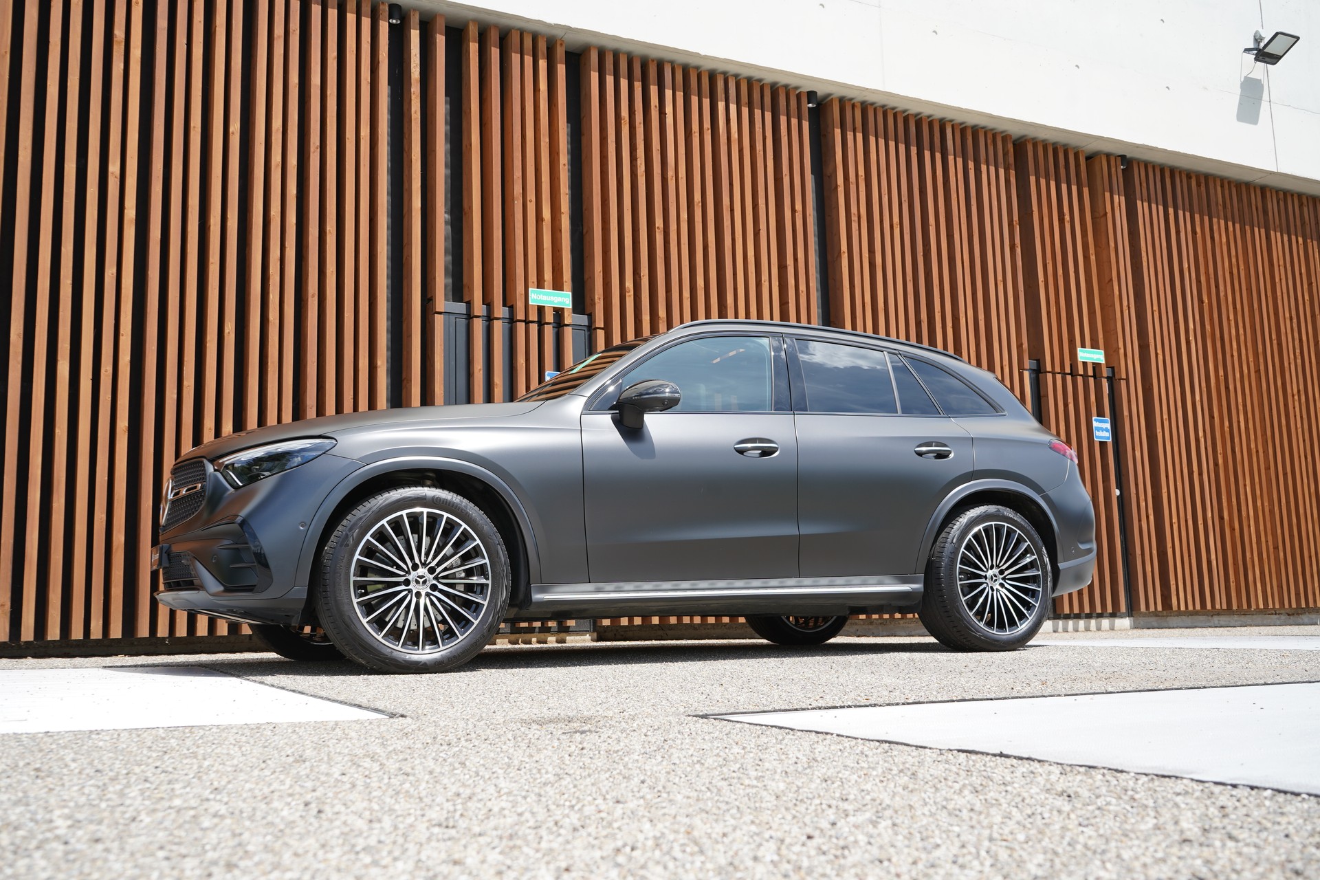 MERCEDES-BENZ GLC 300 d 4MATIC AMG LINE BLACK 9G-TRONIC l 269 PS-image-7