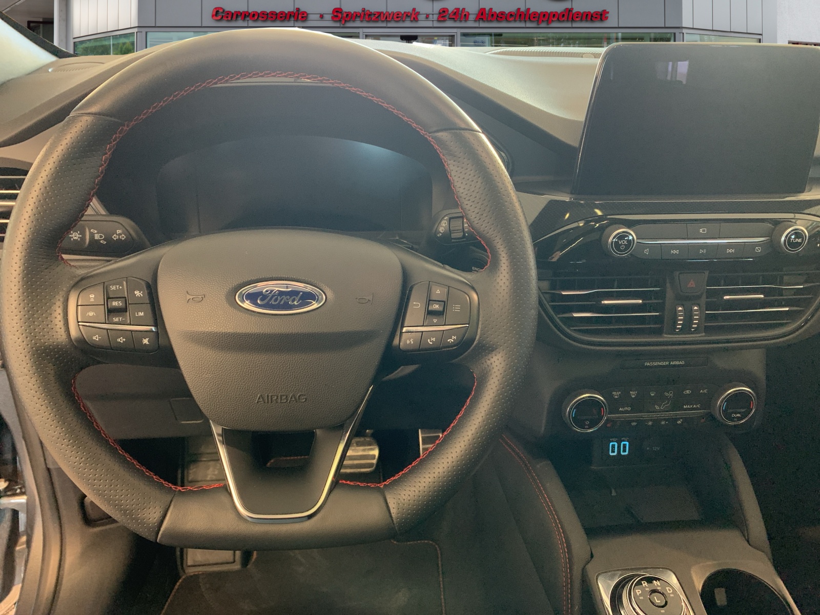FORD Kuga 2.5 Plug-in Hybrid ST-Line X-image-9