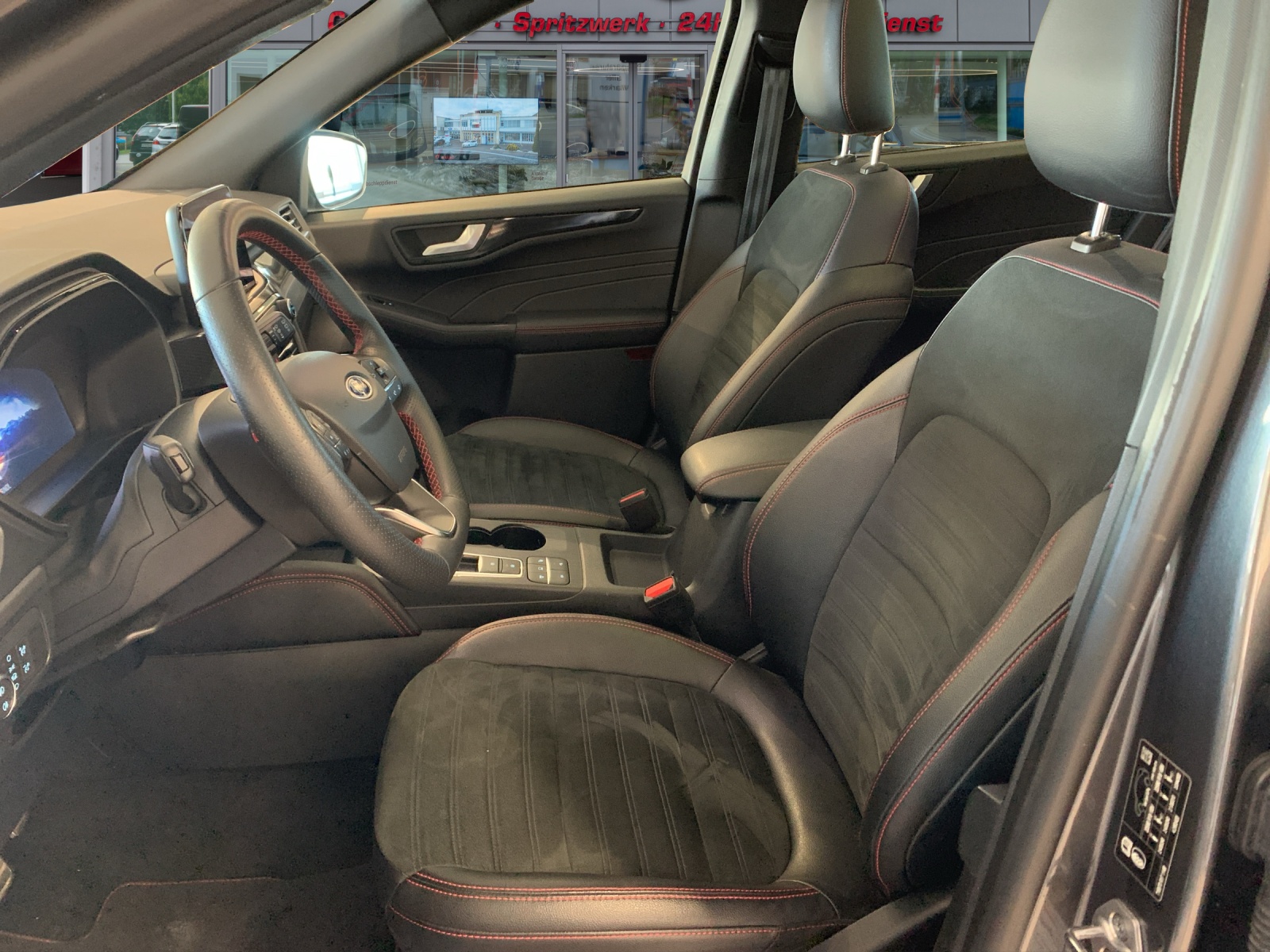 FORD Kuga 2.5 Plug-in Hybrid ST-Line X-image-11
