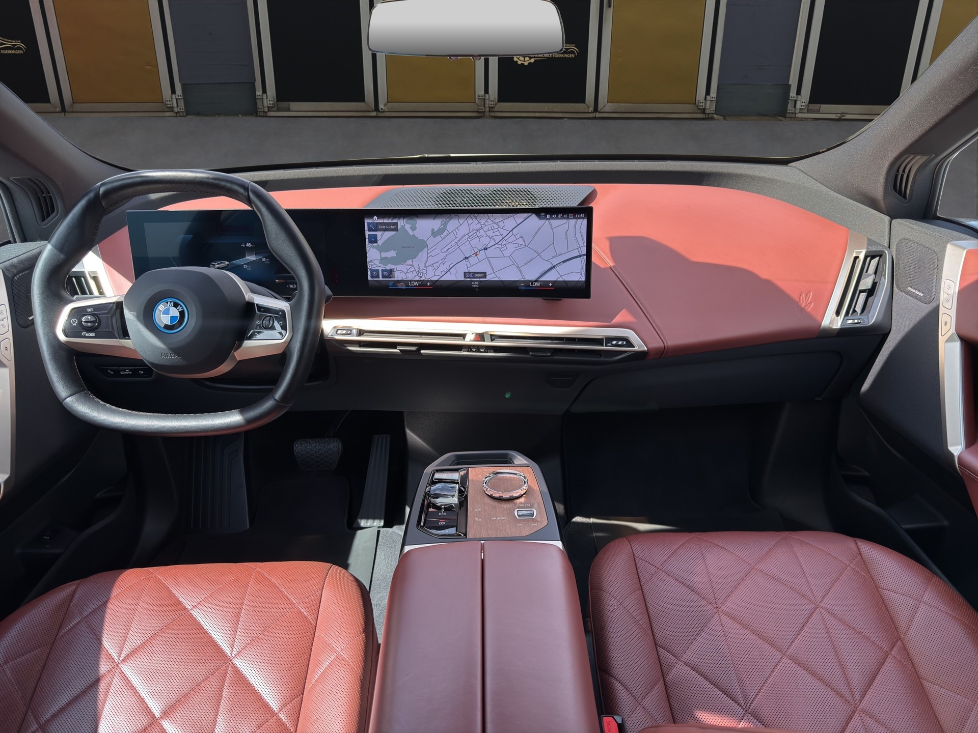 BMW iX xDrive40-image-10