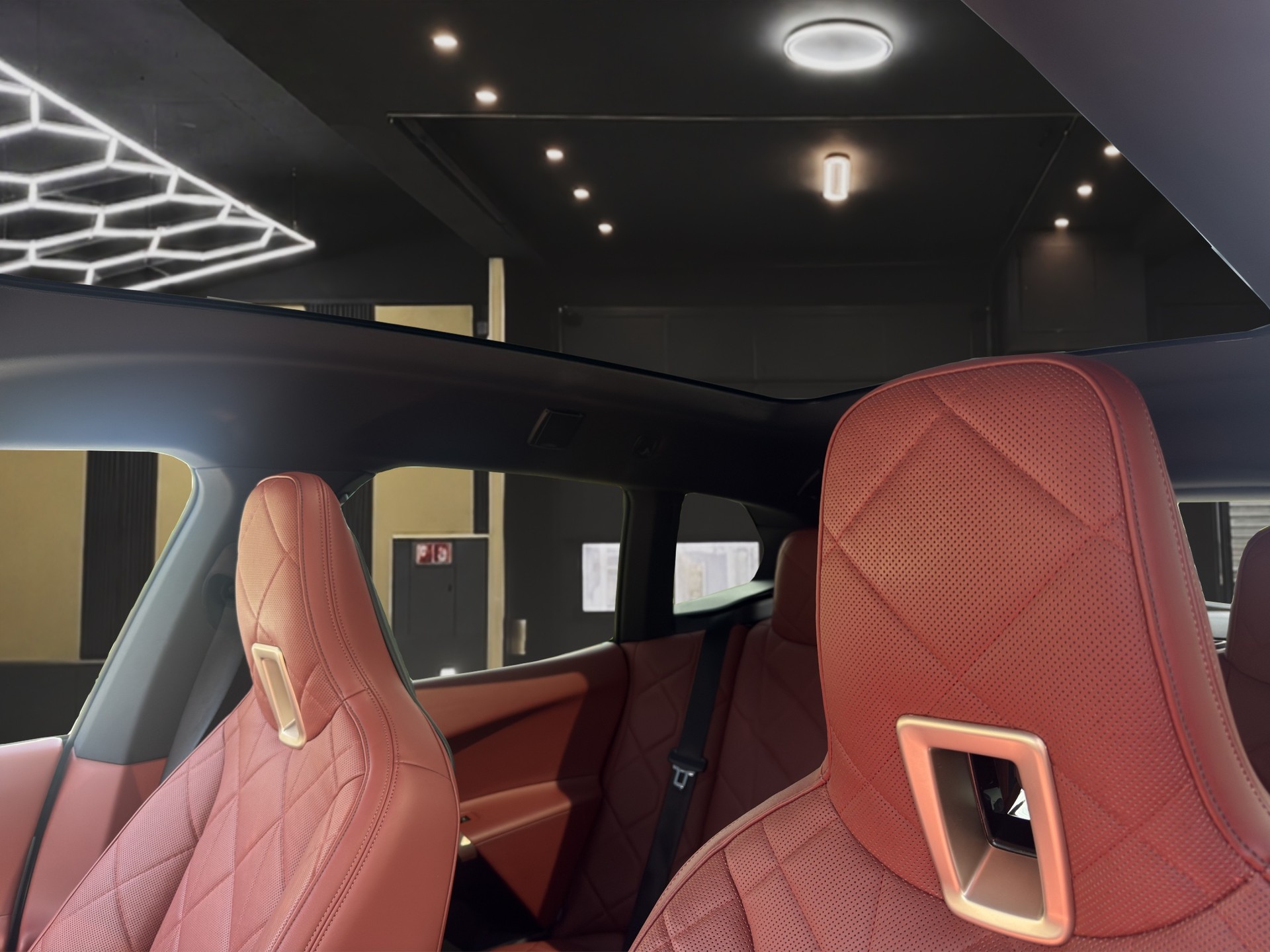 BMW iX xDrive40-image-12