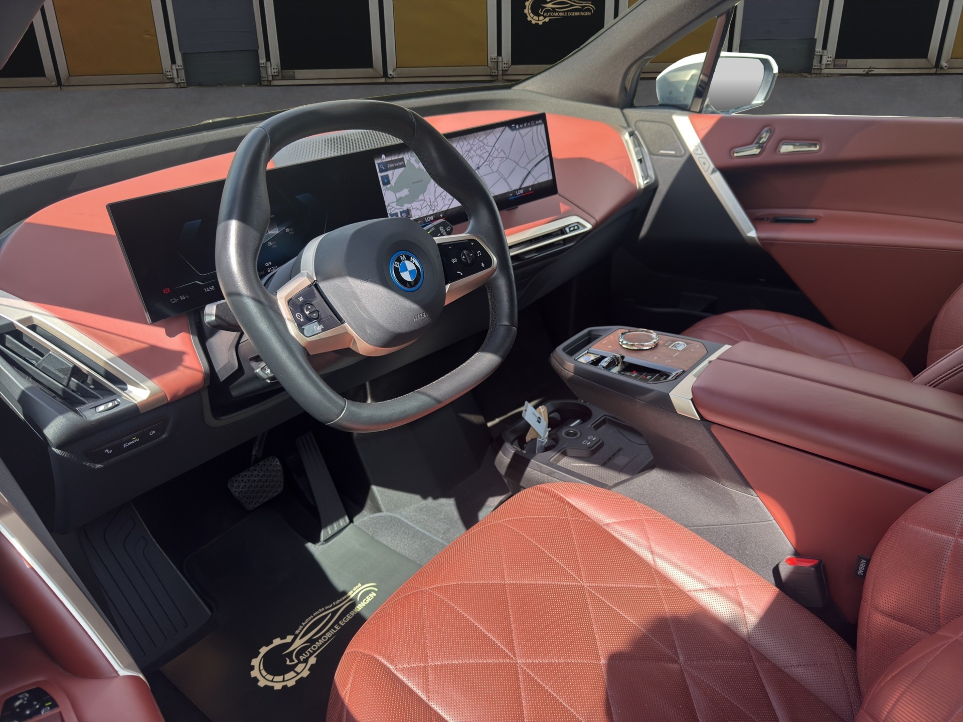 BMW iX xDrive40-image-8