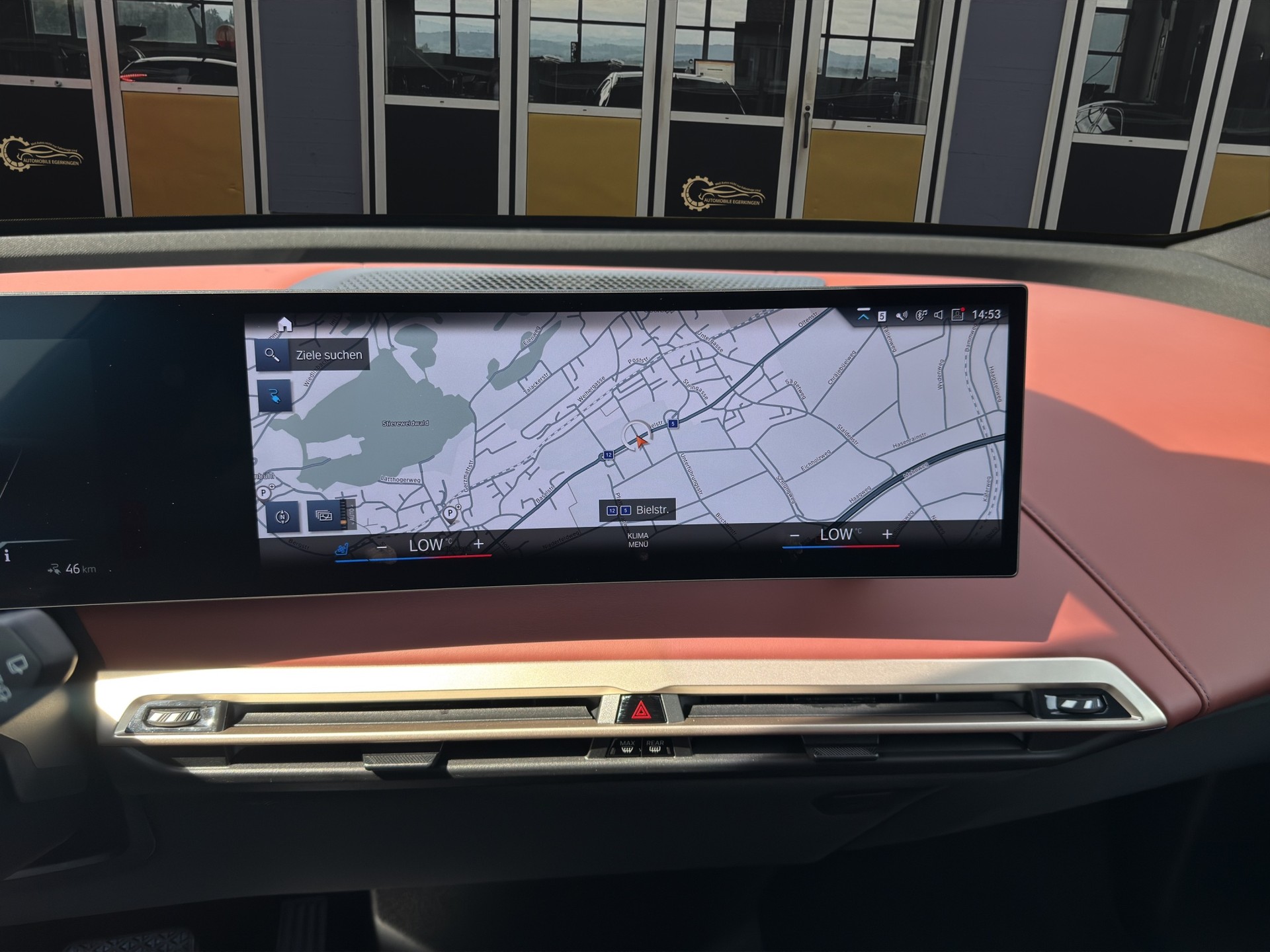 BMW iX xDrive40-image-15