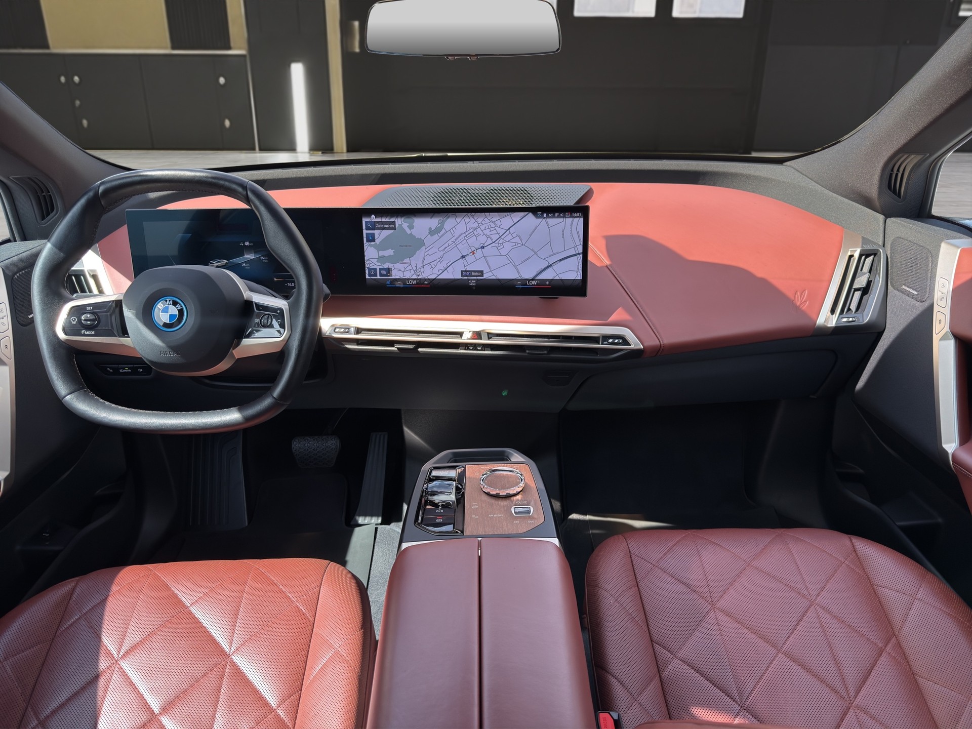 BMW iX xDrive40-image-10