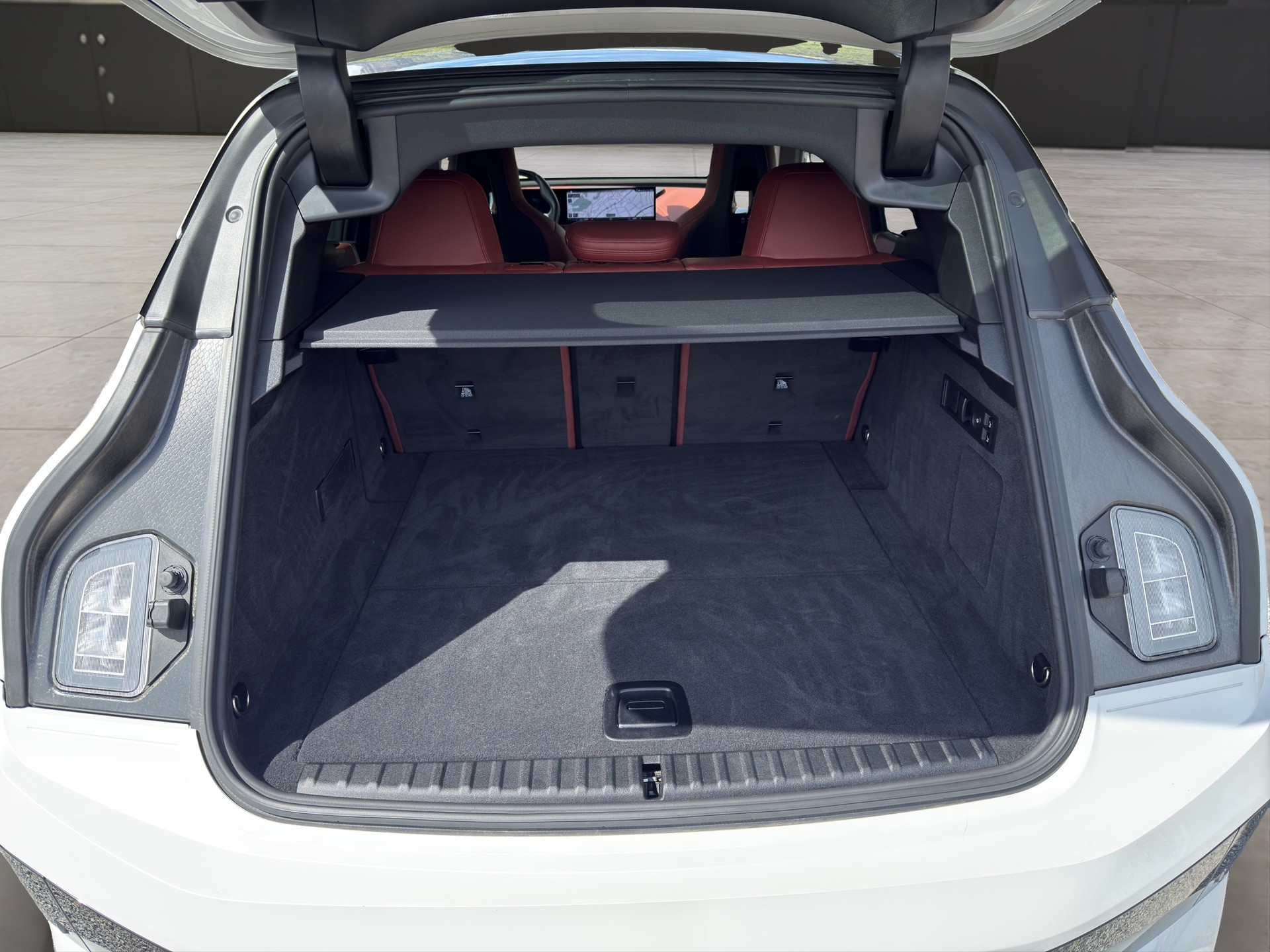BMW iX xDrive40-image-14