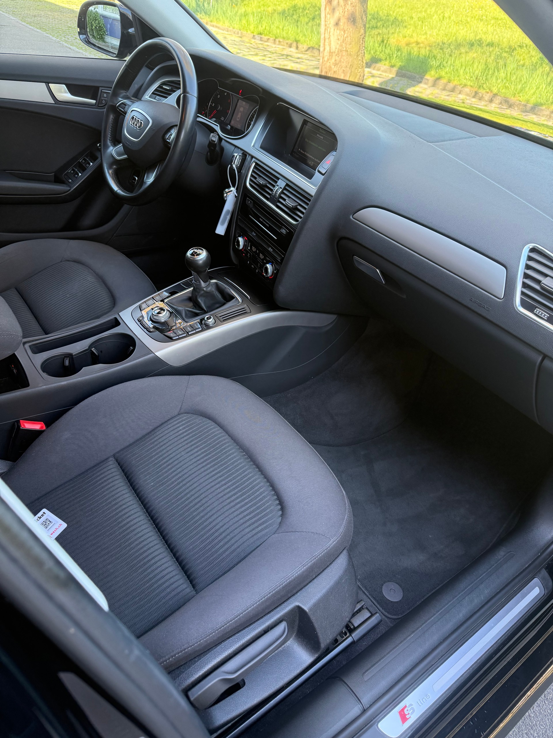 AUDI A4 Limousine 2.0 TDI-image-11